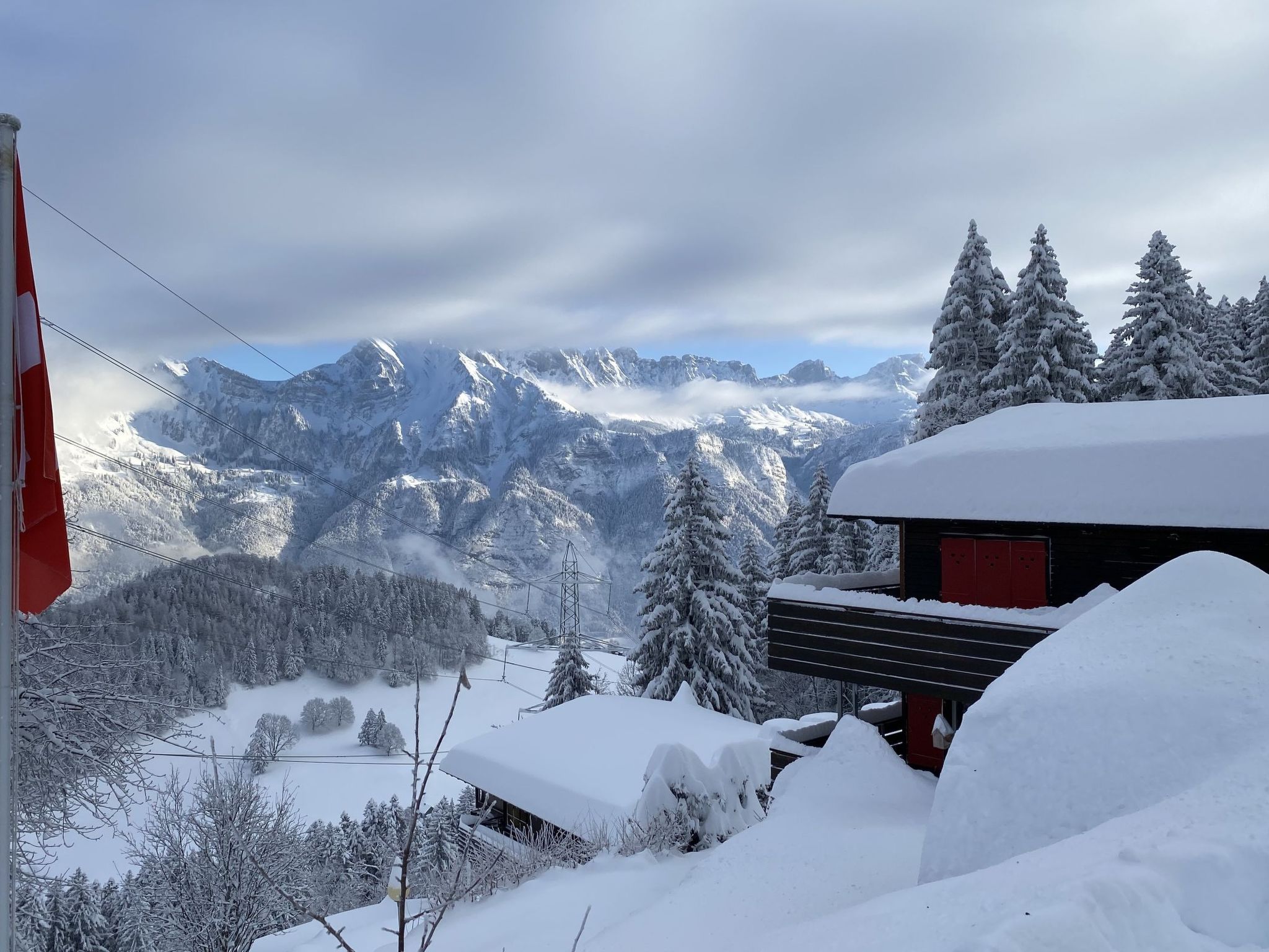 Schwendihöckli (CharmingStay). 4.5-Zimmerwohnung - Draußen