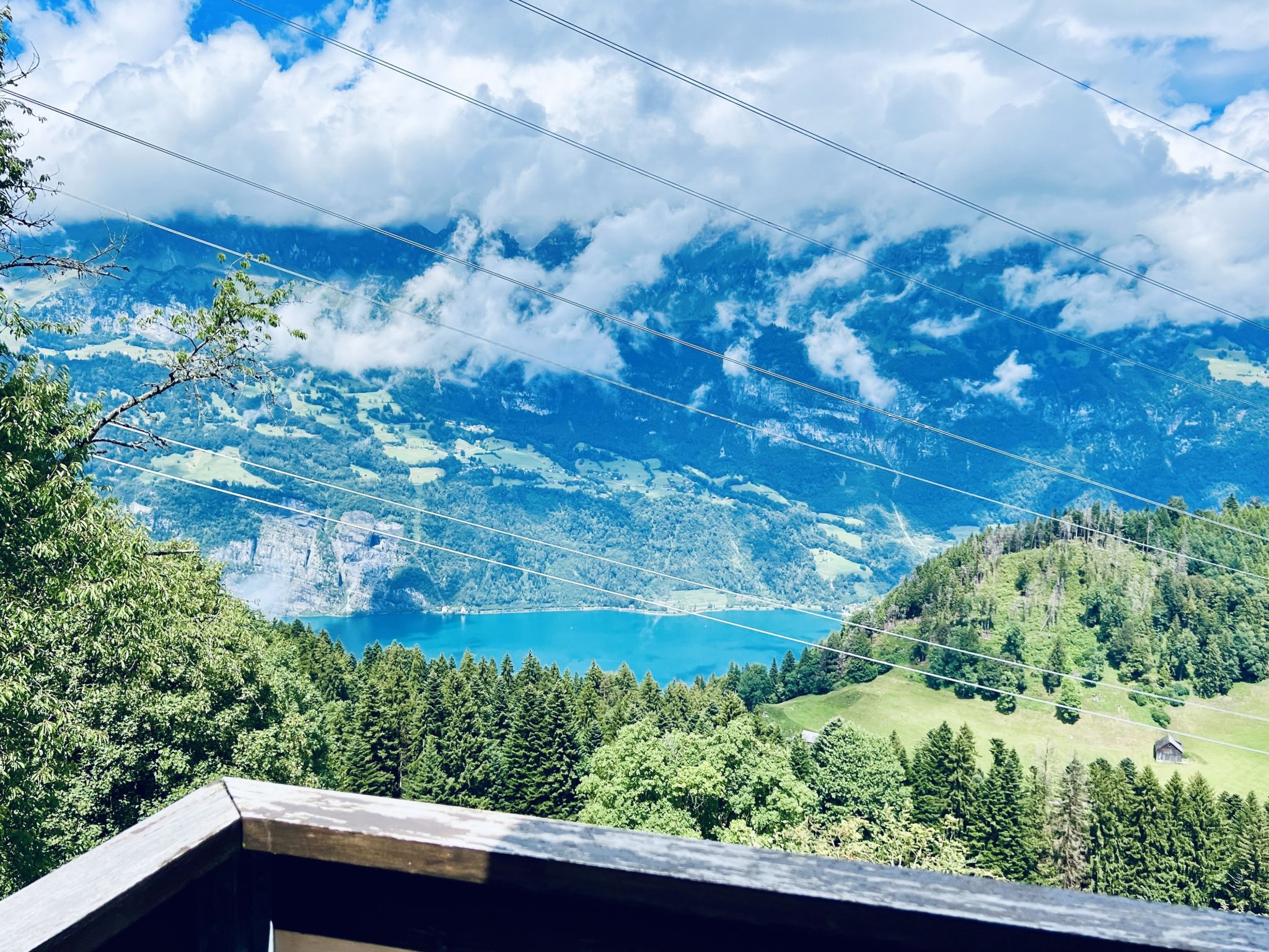 Schwendihöckli (CharmingStay). 4.5-Zimmerwohnung - Draußen