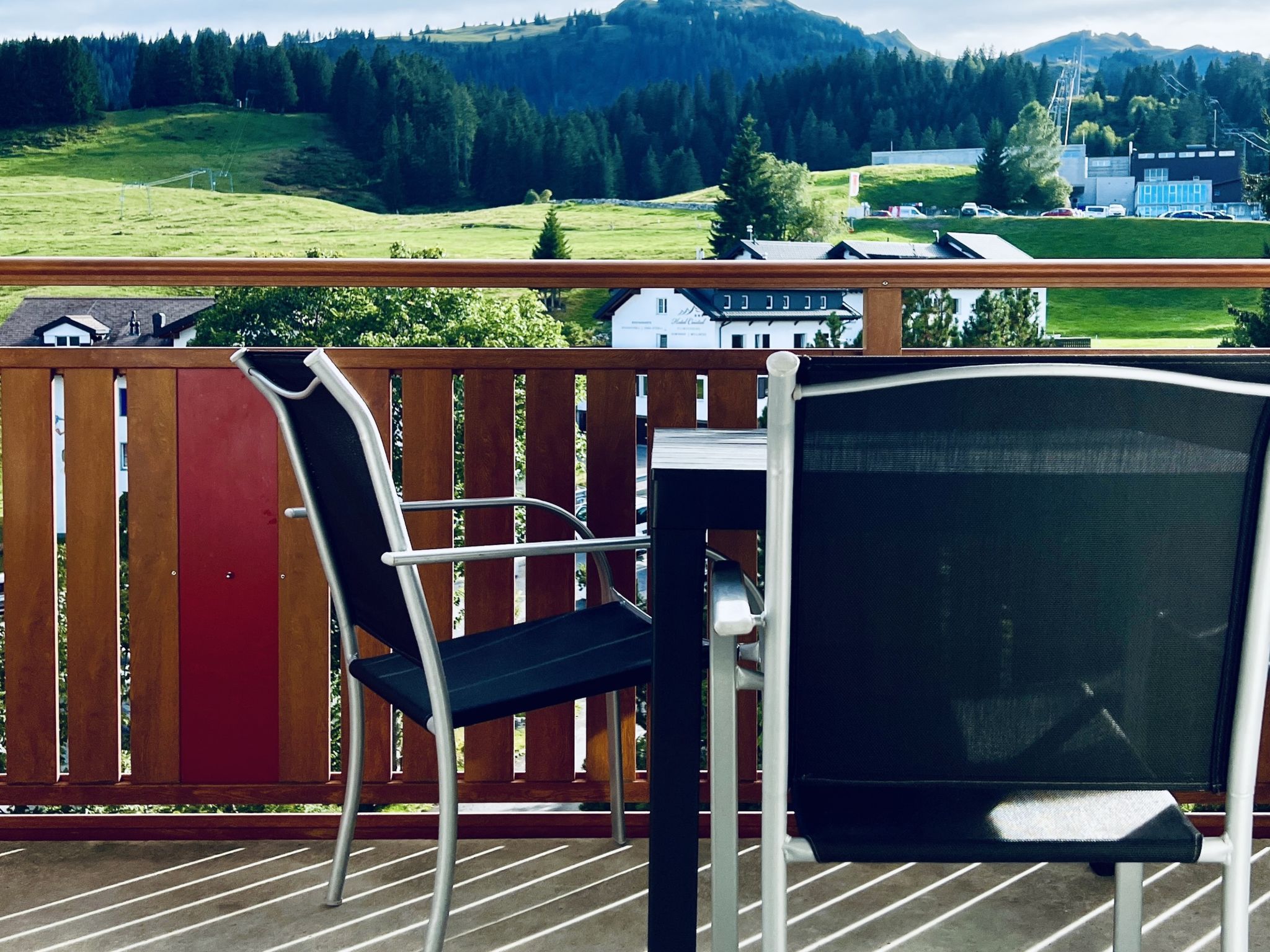 Haus Alpina (CharmingStay). 2.5-Zimmerwohnung mit zwei Balkonen