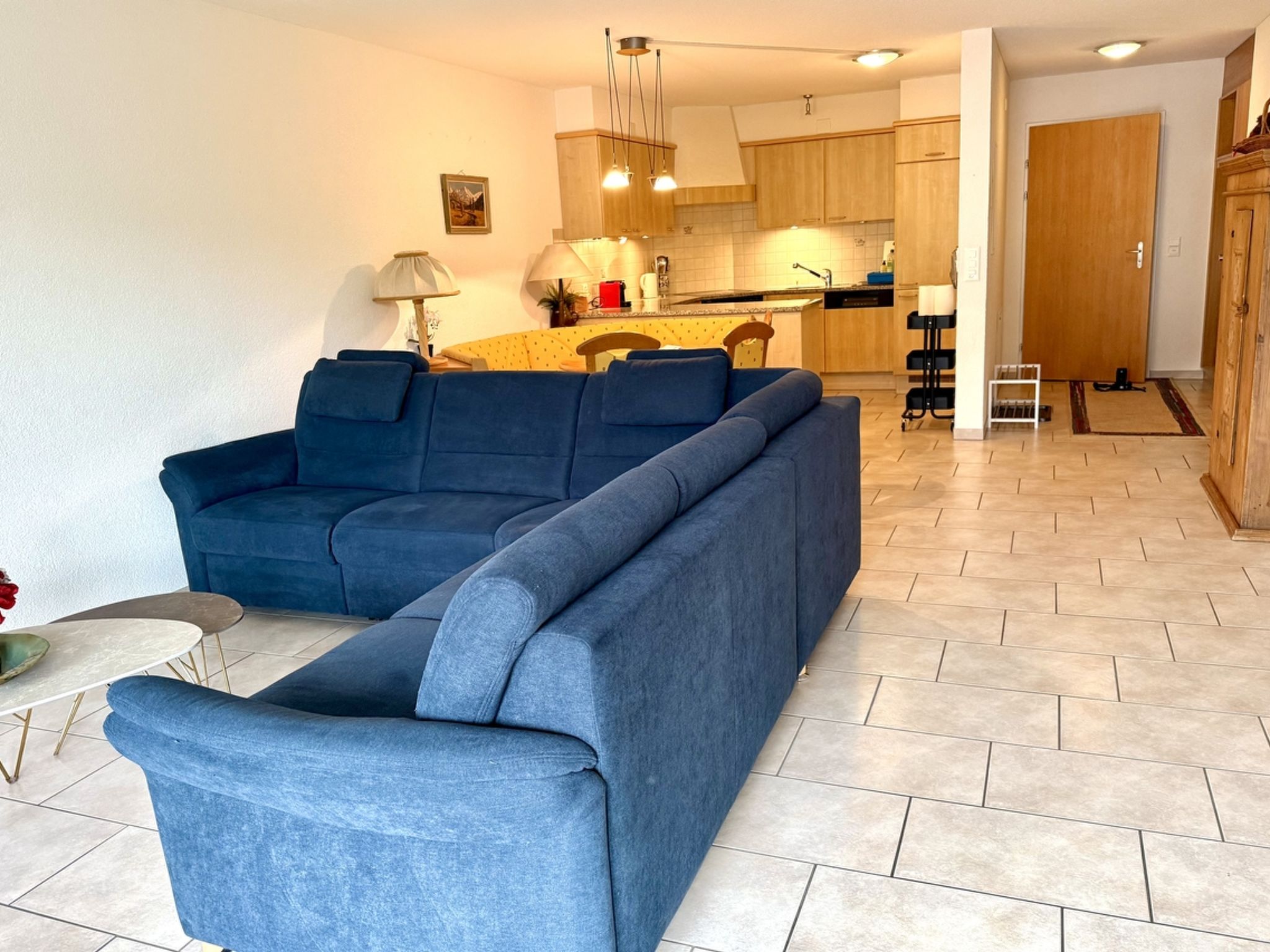 Haus Alpina (CharmingStay). 2.5-Zimmerwohnung mit zwei Balkonen - Drinnen