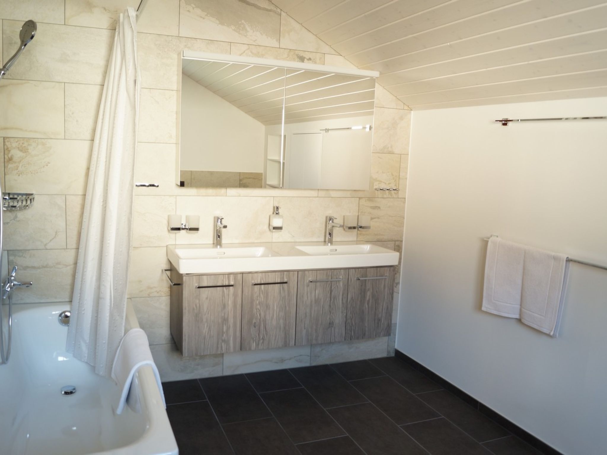 Schils, (Flums). 5 Zimmerhaus mit Bad/Dusche - Image-tags.info
