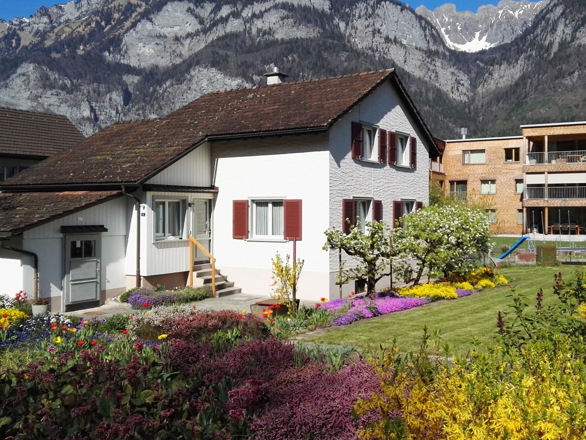 Schils, (Flums). 5 Zimmerhaus mit Bad/Dusche