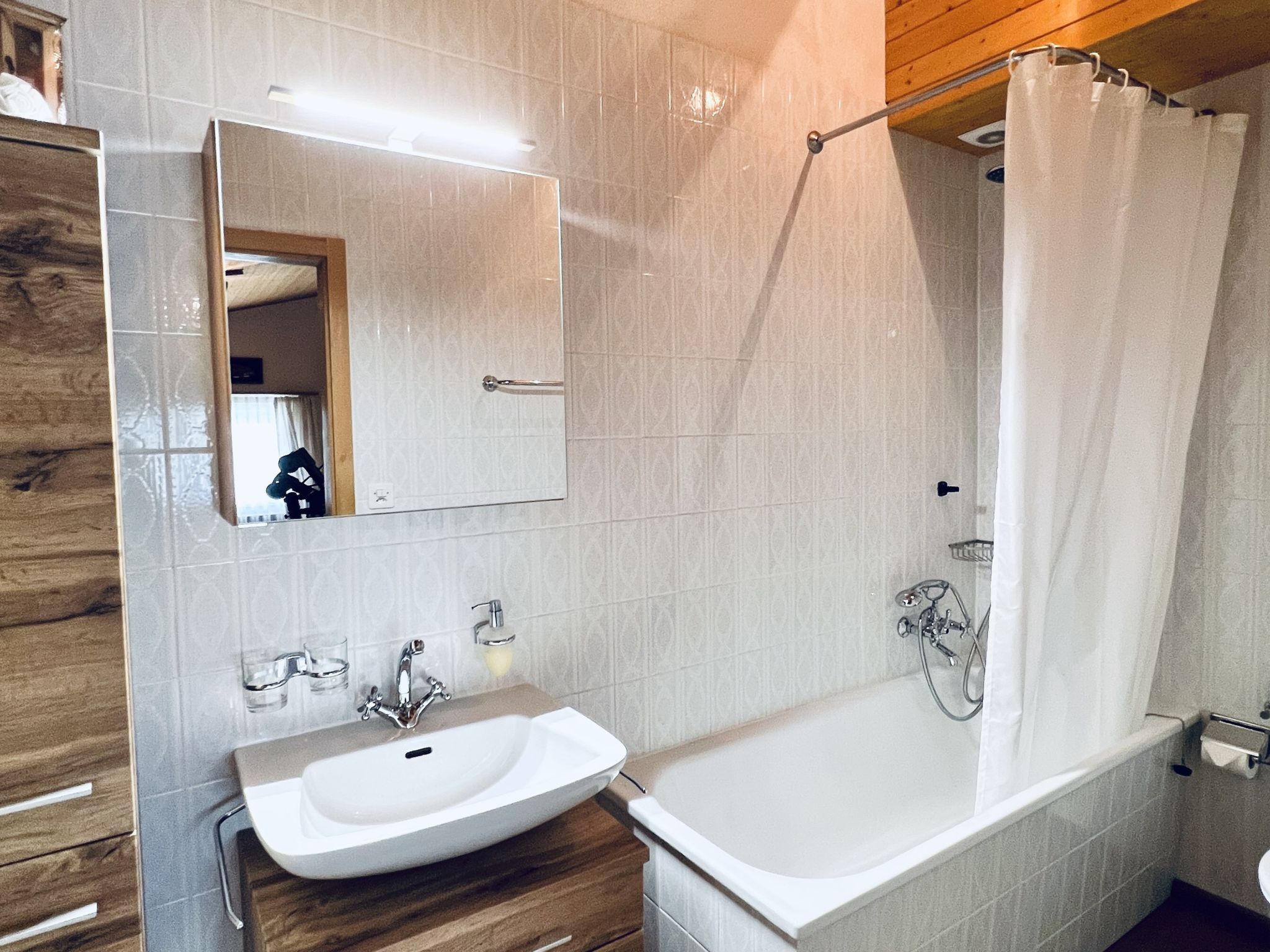 Haus Panorama Hak (CharmingStay). 4.5-Zimmerwohnung Bad/Dusche/2 Balkone - Image-tags.info