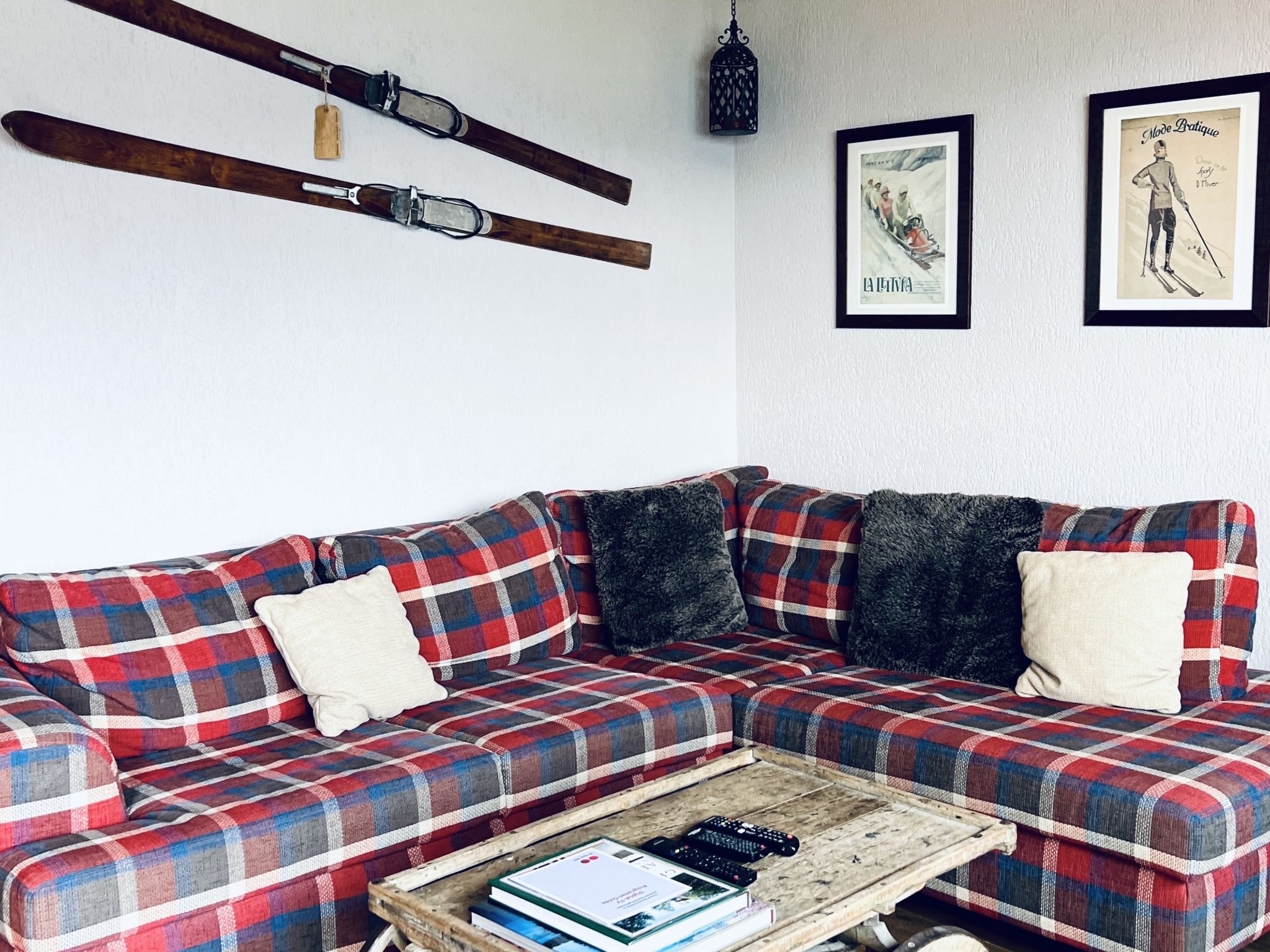 Haus Panorama Hak (CharmingStay). 4.5-Zimmerwohnung Bad/Dusche/2 Balkone