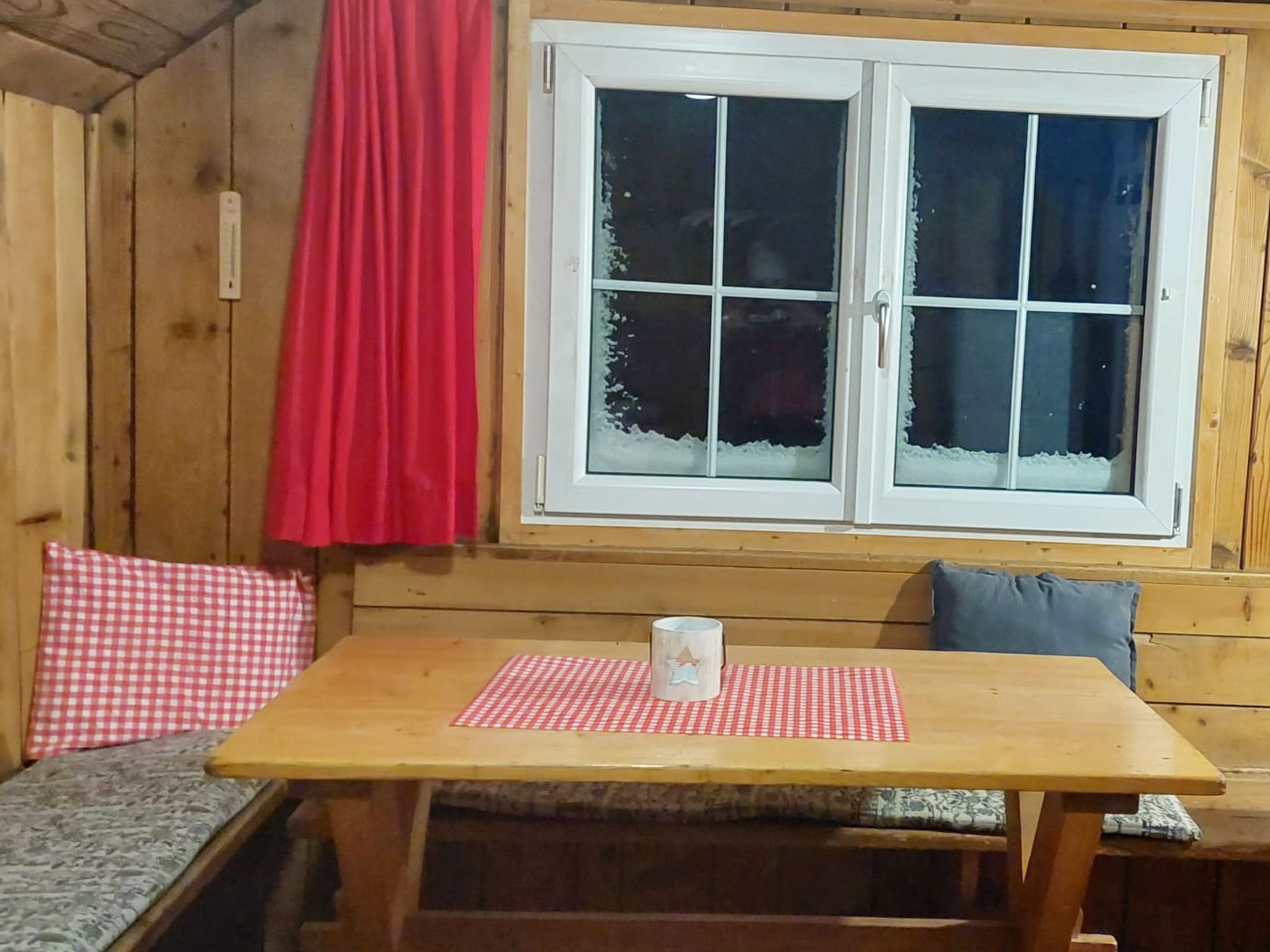 Chrüterhütte, (Flumserberg Tannenboden). Alphütte für 9 Personen - Binnen