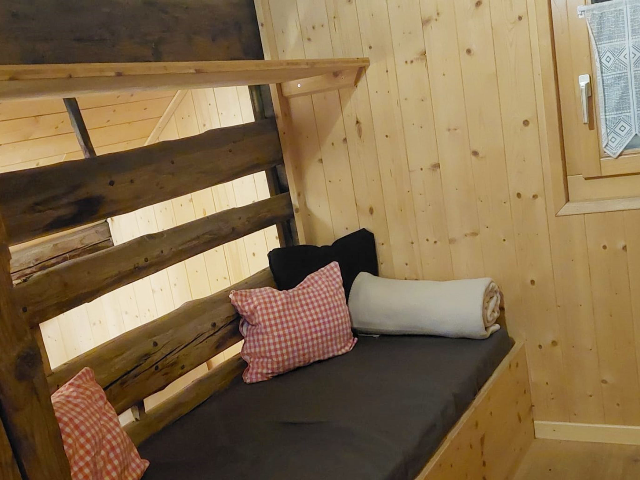 Chrüterhütte, (Flumserberg Tannenboden). Alphütte für 9 Personen - Binnen