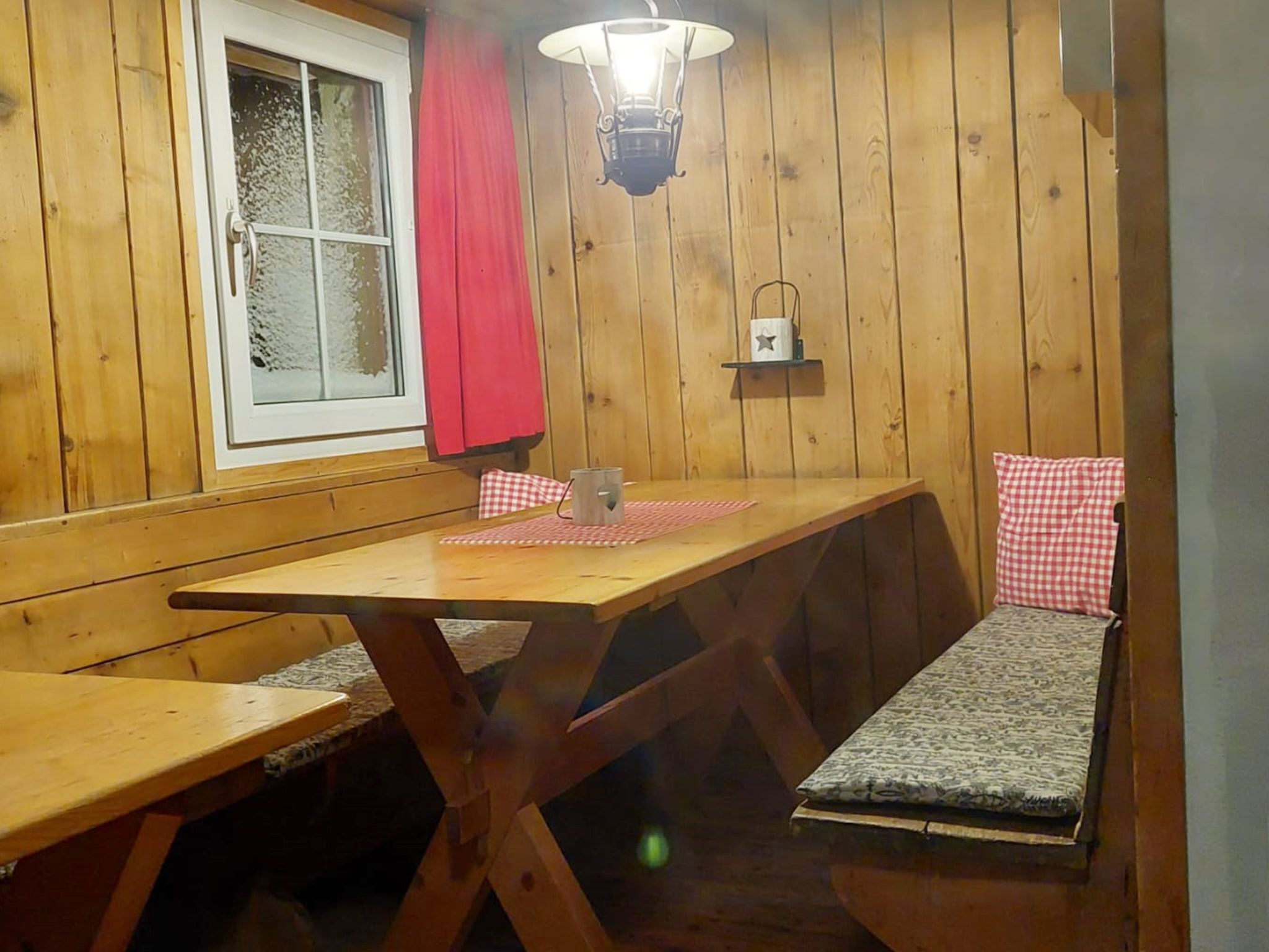 Chrüterhütte, (Flumserberg Tannenboden). Alphütte für 9 Personen - Binnen