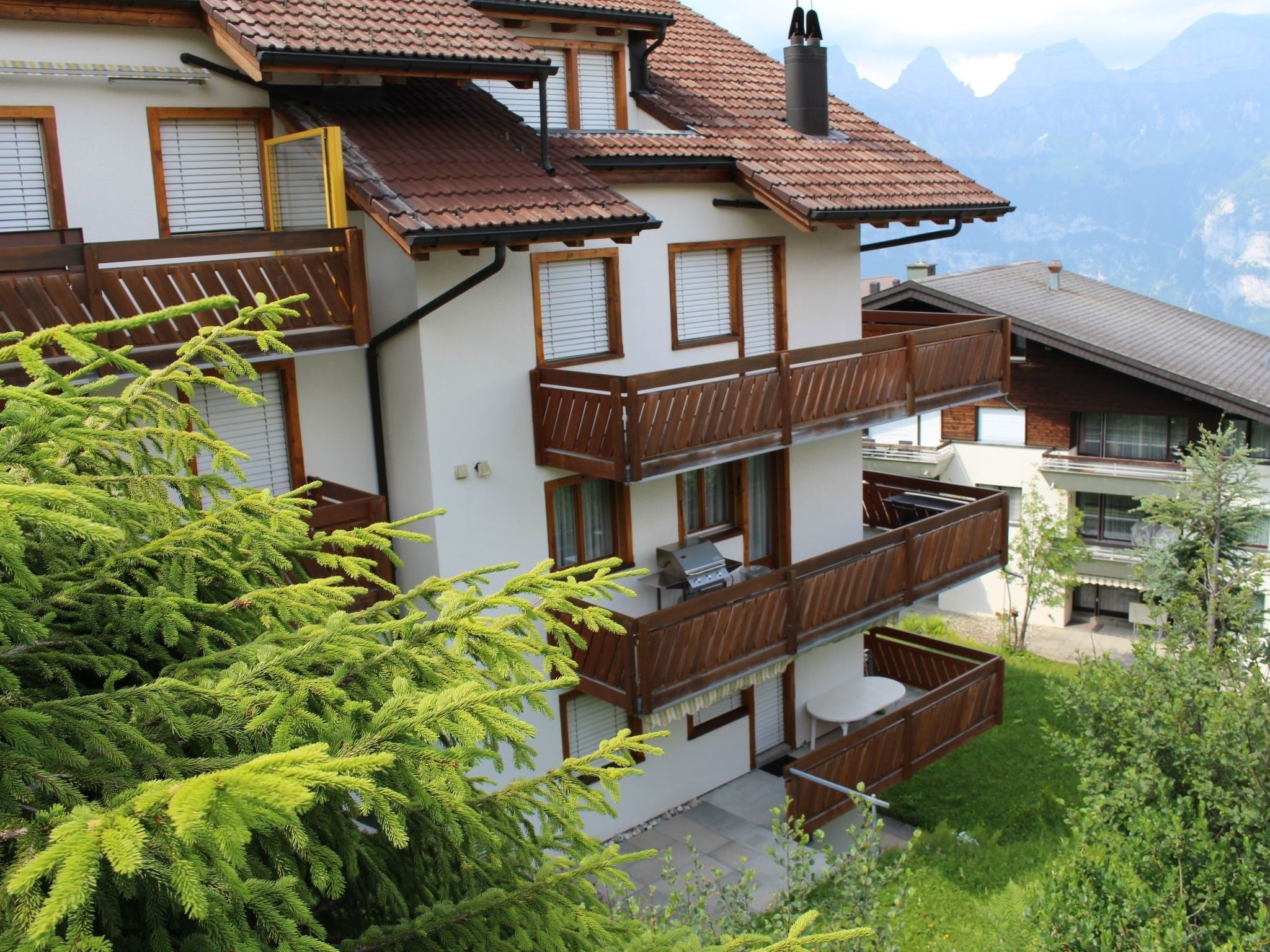 Haus zur Tanne (CharmingStay). 2.5-Zimmerwohnung - Draußen