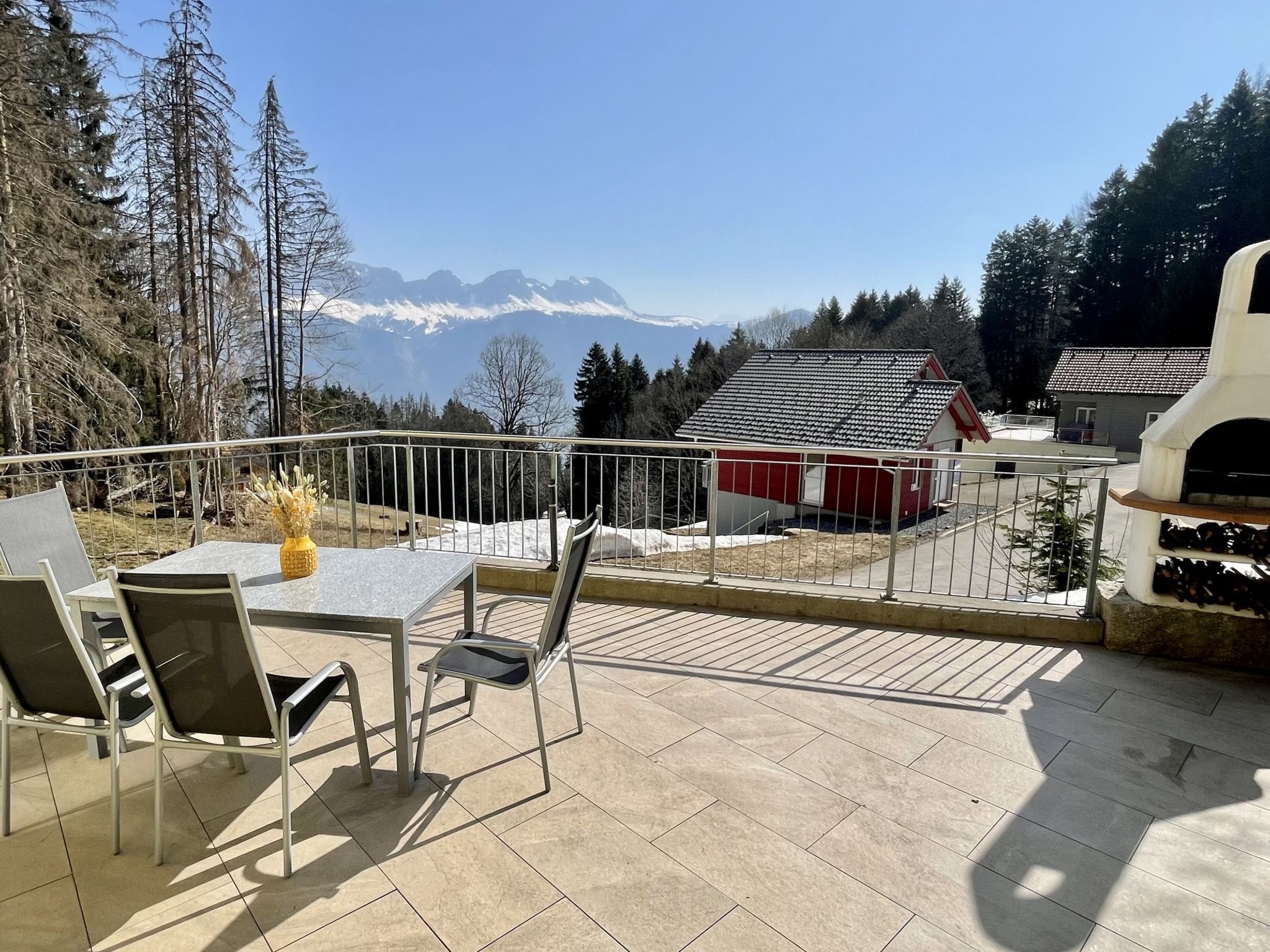 Haus Heimetli, (CharmingStay). 3.5-Zimmer-Haus - Draußen