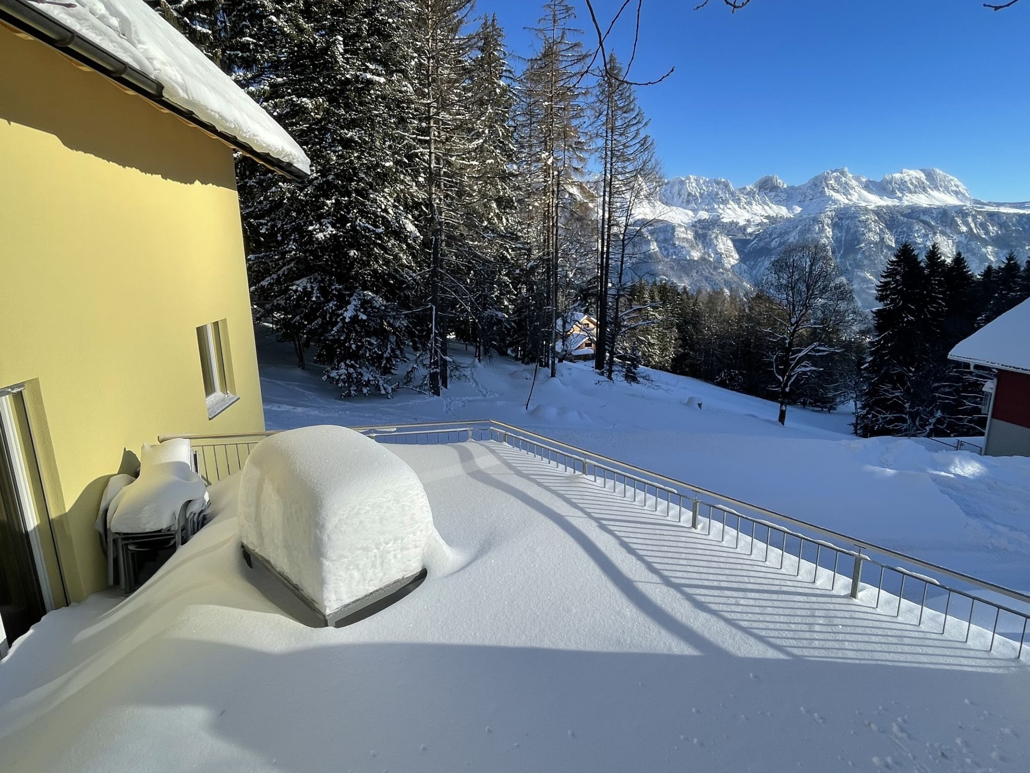 Haus Heimetli, (CharmingStay). 3.5-Zimmer-Haus - Draußen