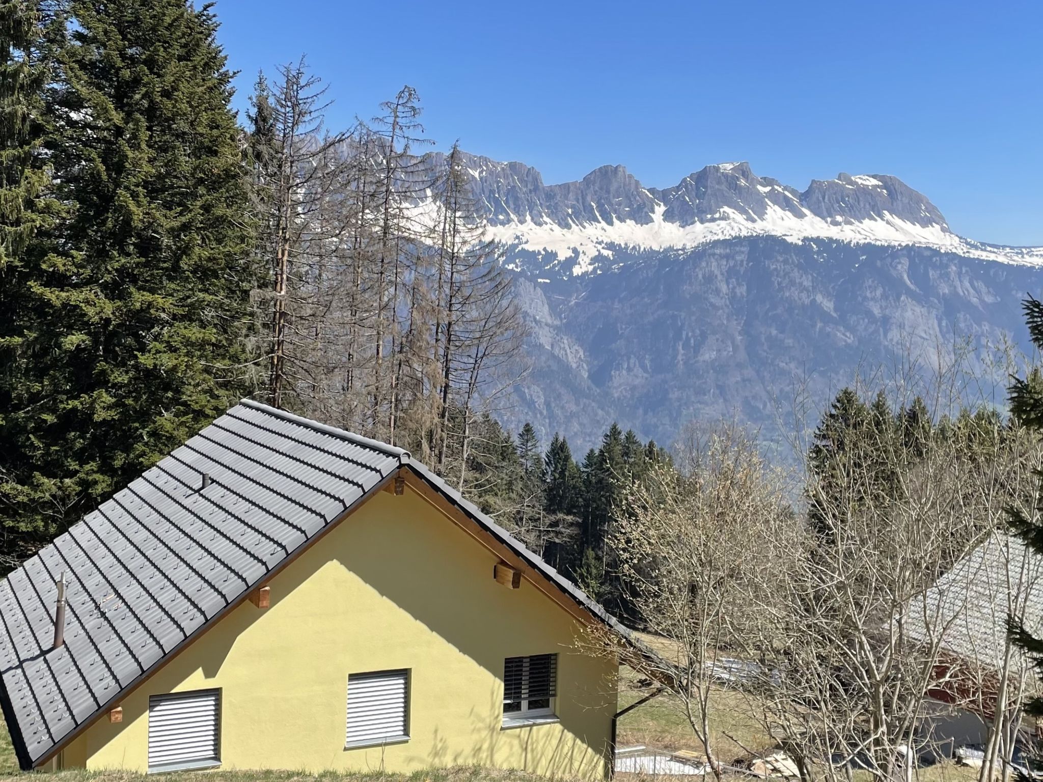 Haus Heimetli, (CharmingStay). 3.5-Zimmer-Haus - Draußen