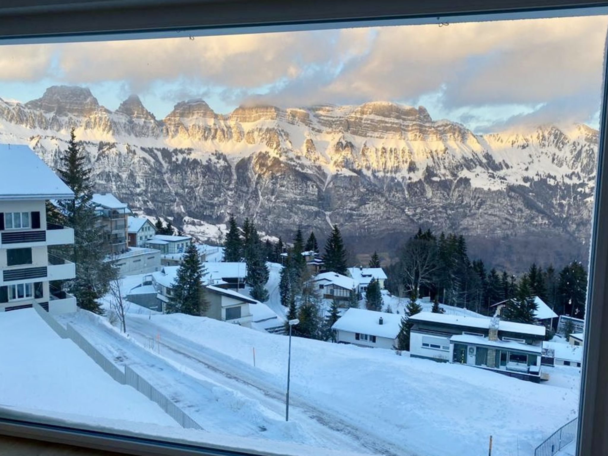Panorama View (CharmingStay). 3.5-Zimmerwohnung - Draußen