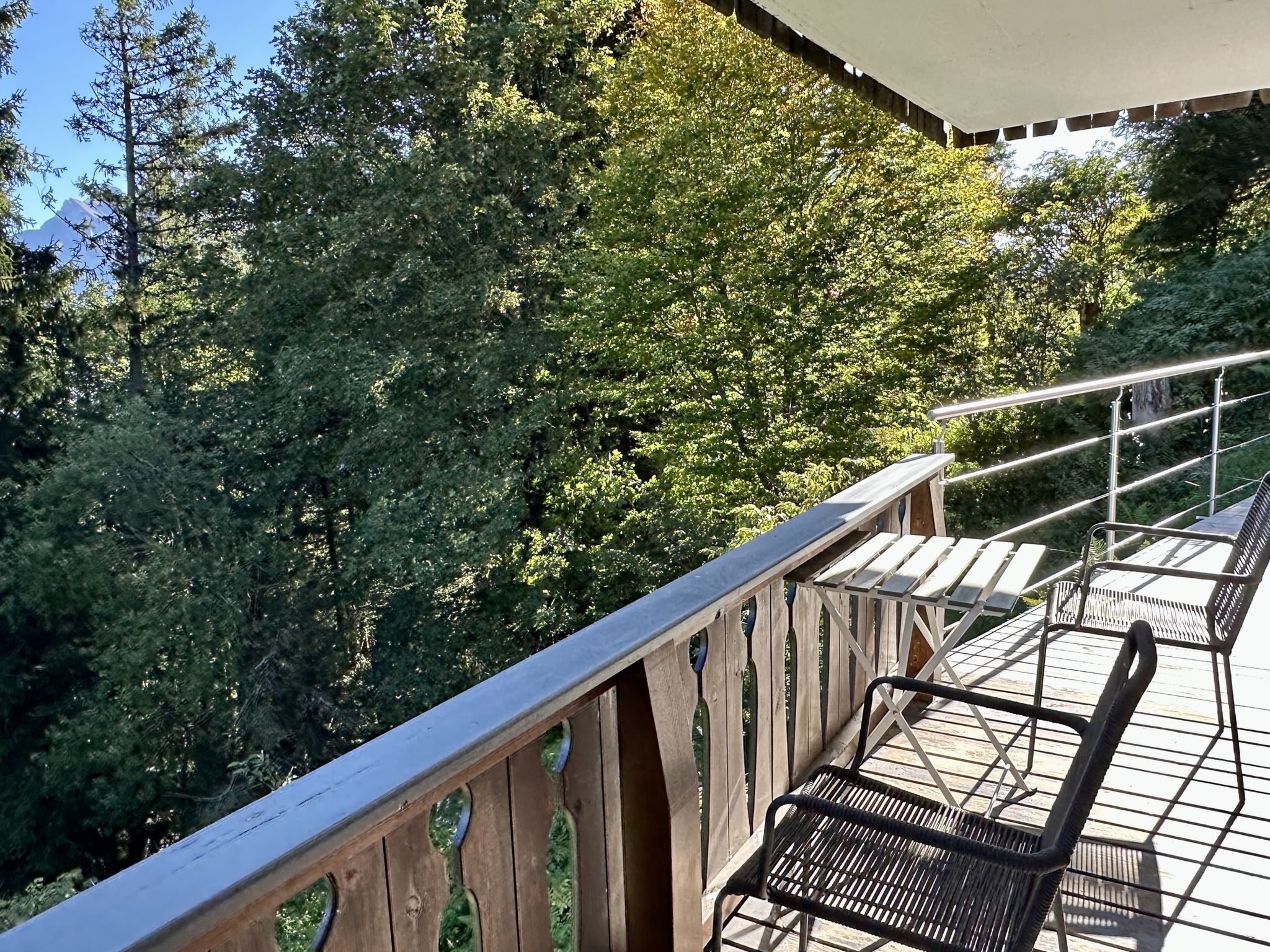 Chalet Tännli (CharmingStay). 3.5-Zimmerwohnung UG - Draußen