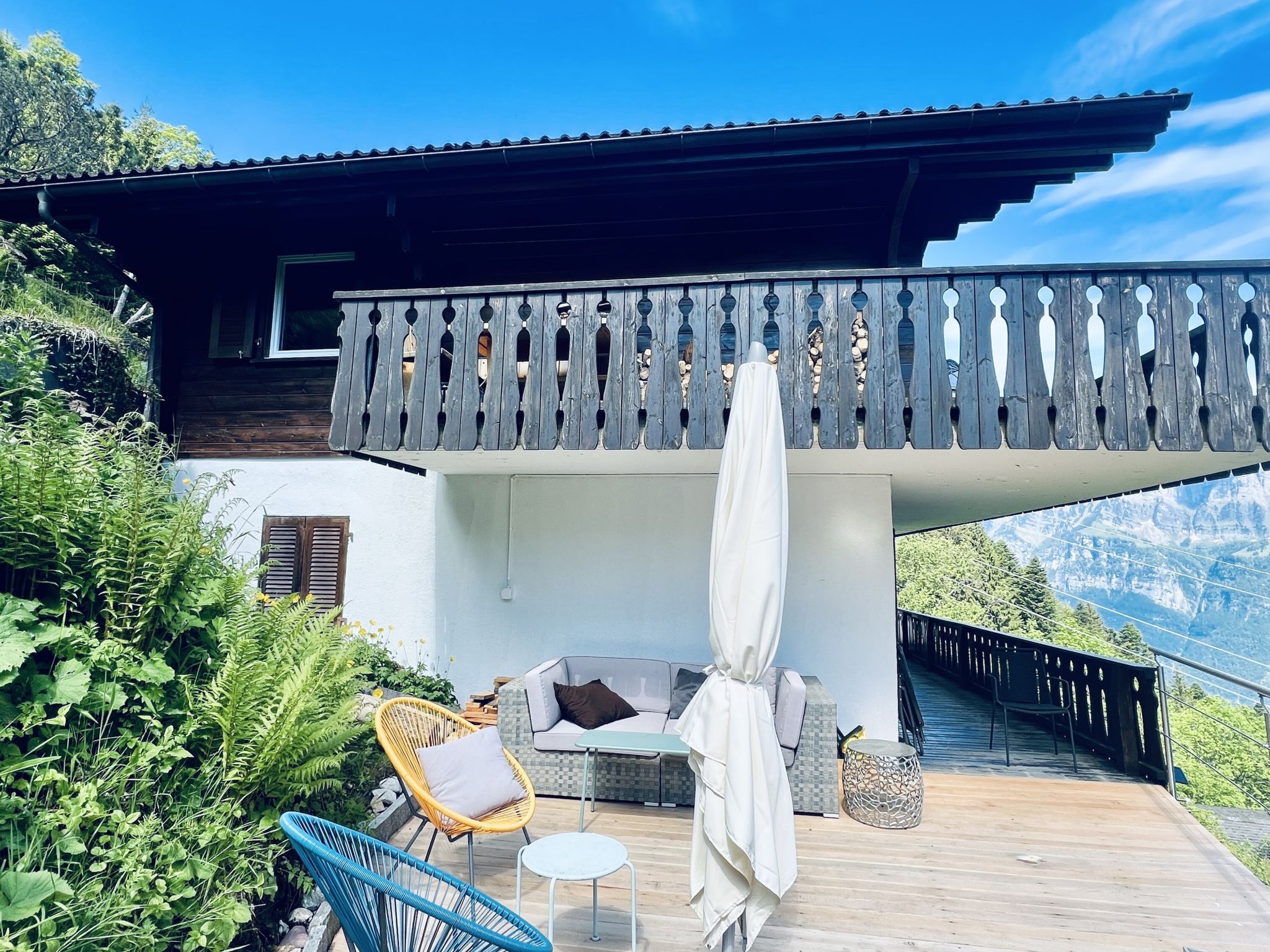 Chalet Tännli (CharmingStay). 3.5-Zimmerwohnung UG - Draußen