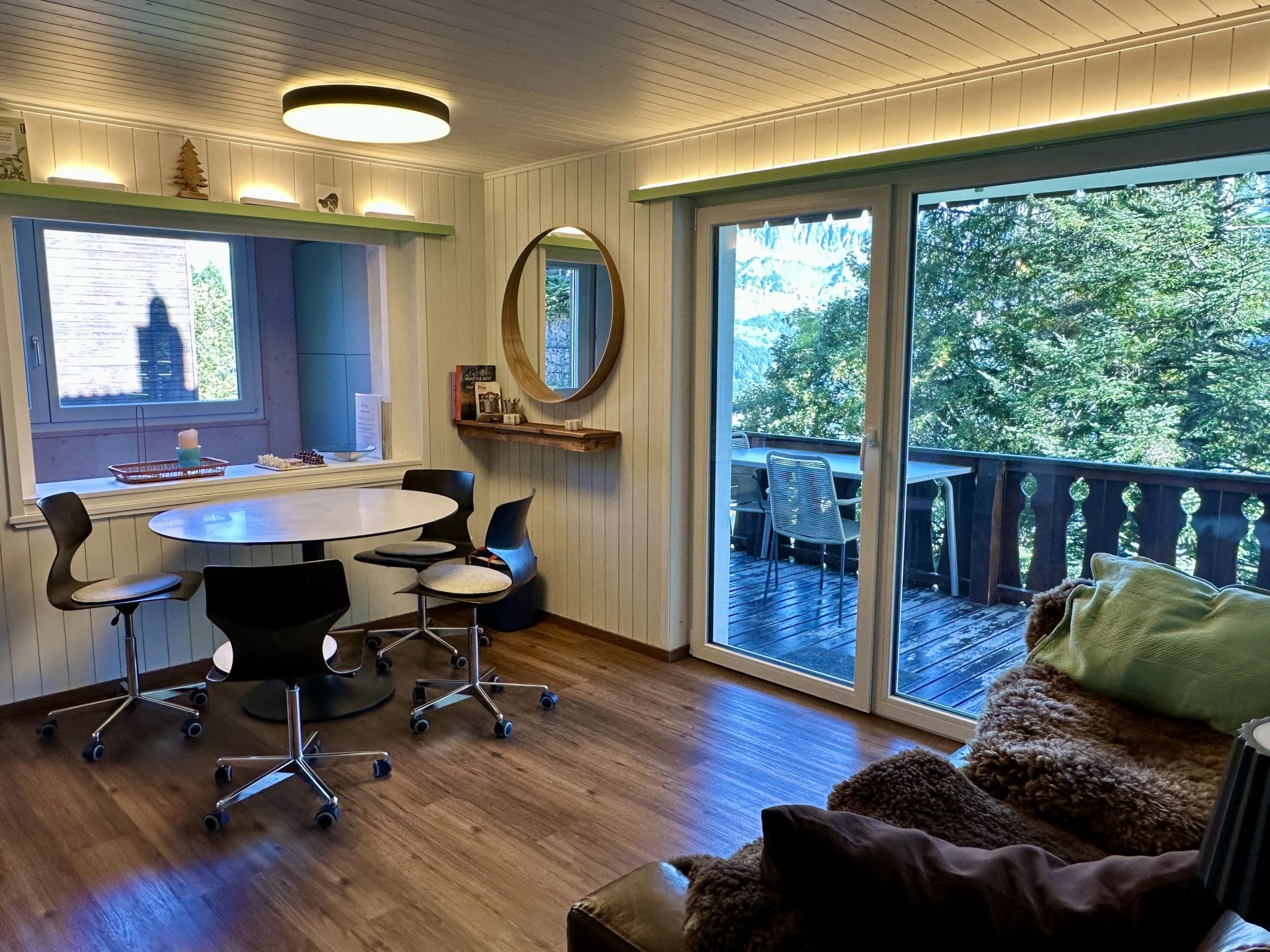 Chalet Tännli (CharmingStay). 3.5-Zimmerwohnung UG - Drinnen