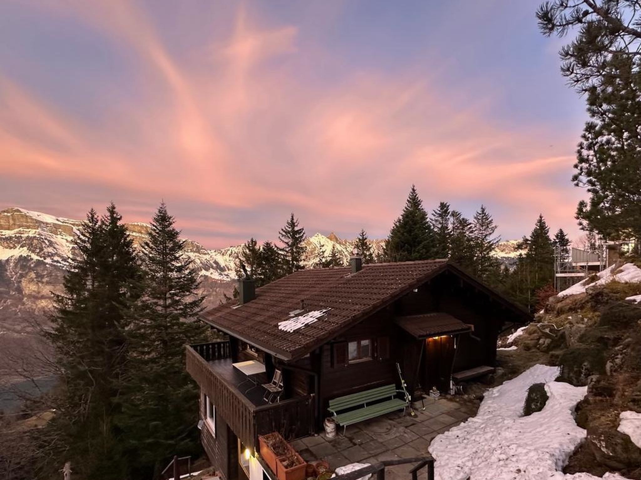 Chalet Tännli (CharmingStay). 3.5-Zimmerwohnung UG - Draußen
