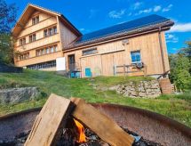 Landhaus Speicher: Historisch Vrijstaand Huis met Zwembad & Uitzicht - thumbnail 2