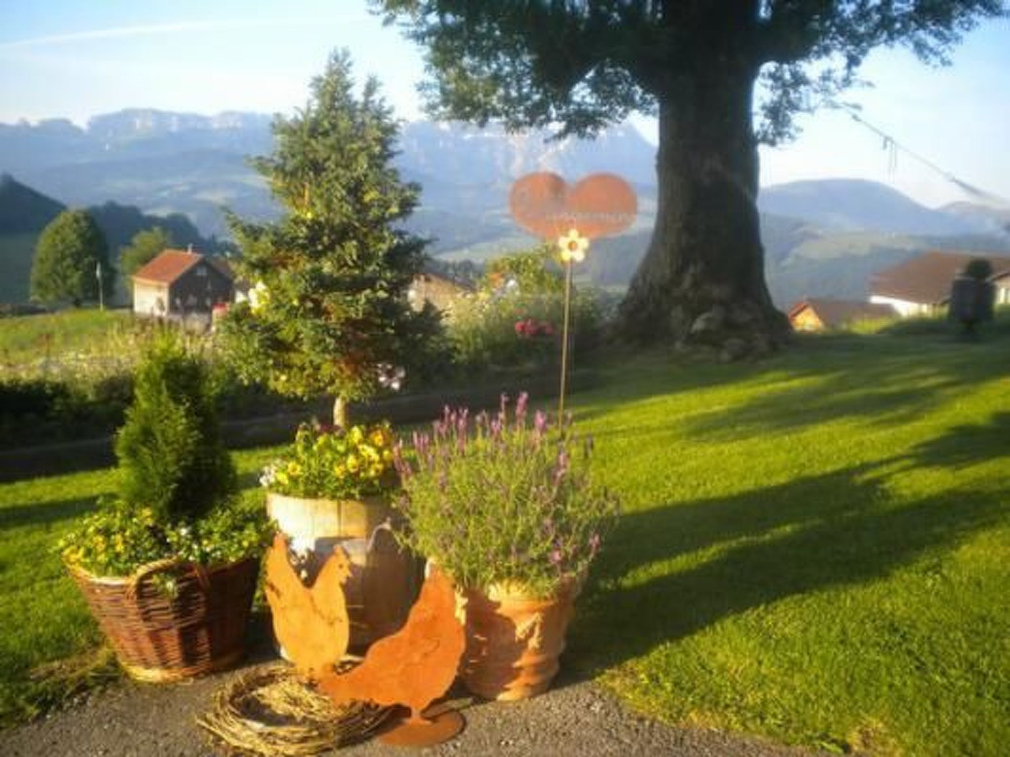 "Hüttli" neben dem Bauernhof Fendrig