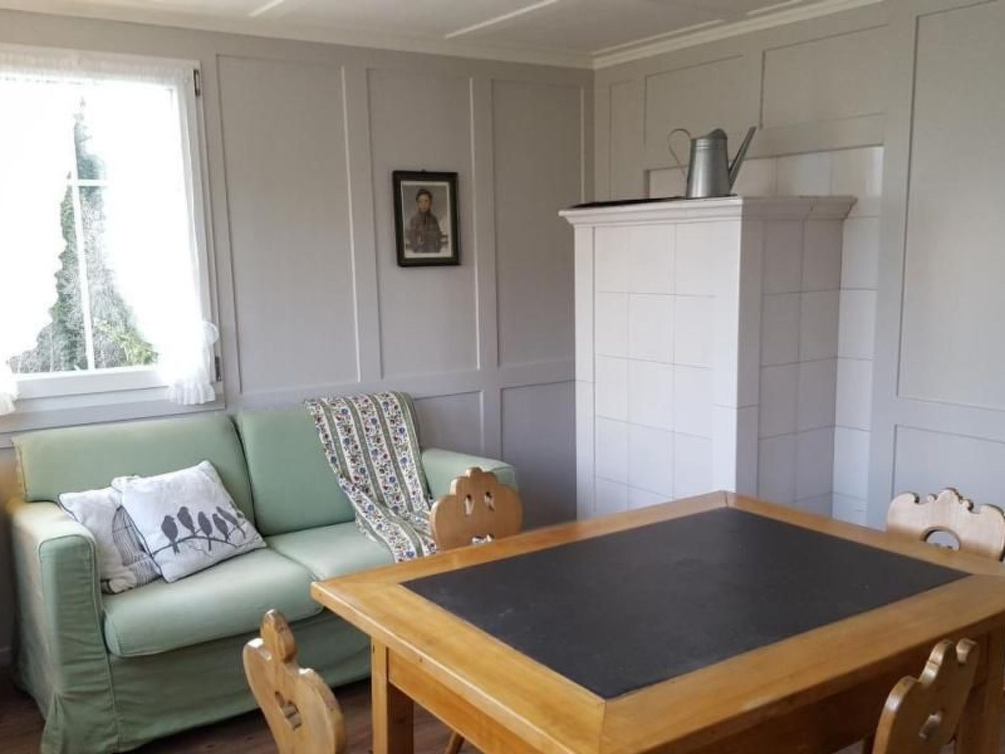 Verschlafen... in sanfte Hügel eingebettet.-Image-tags.info