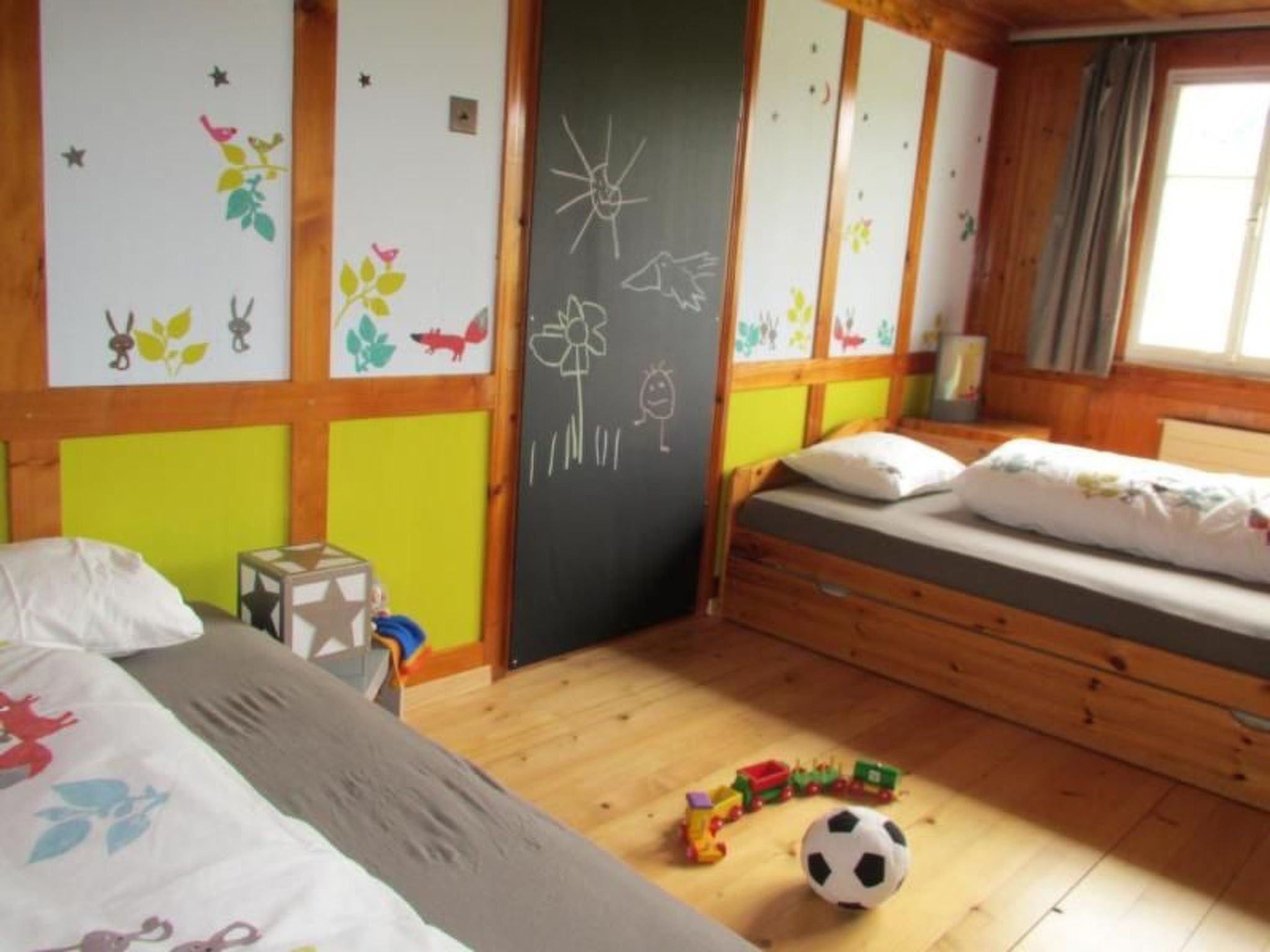 Verschlafen... in sanfte Hügel eingebettet.-Image-tags.info