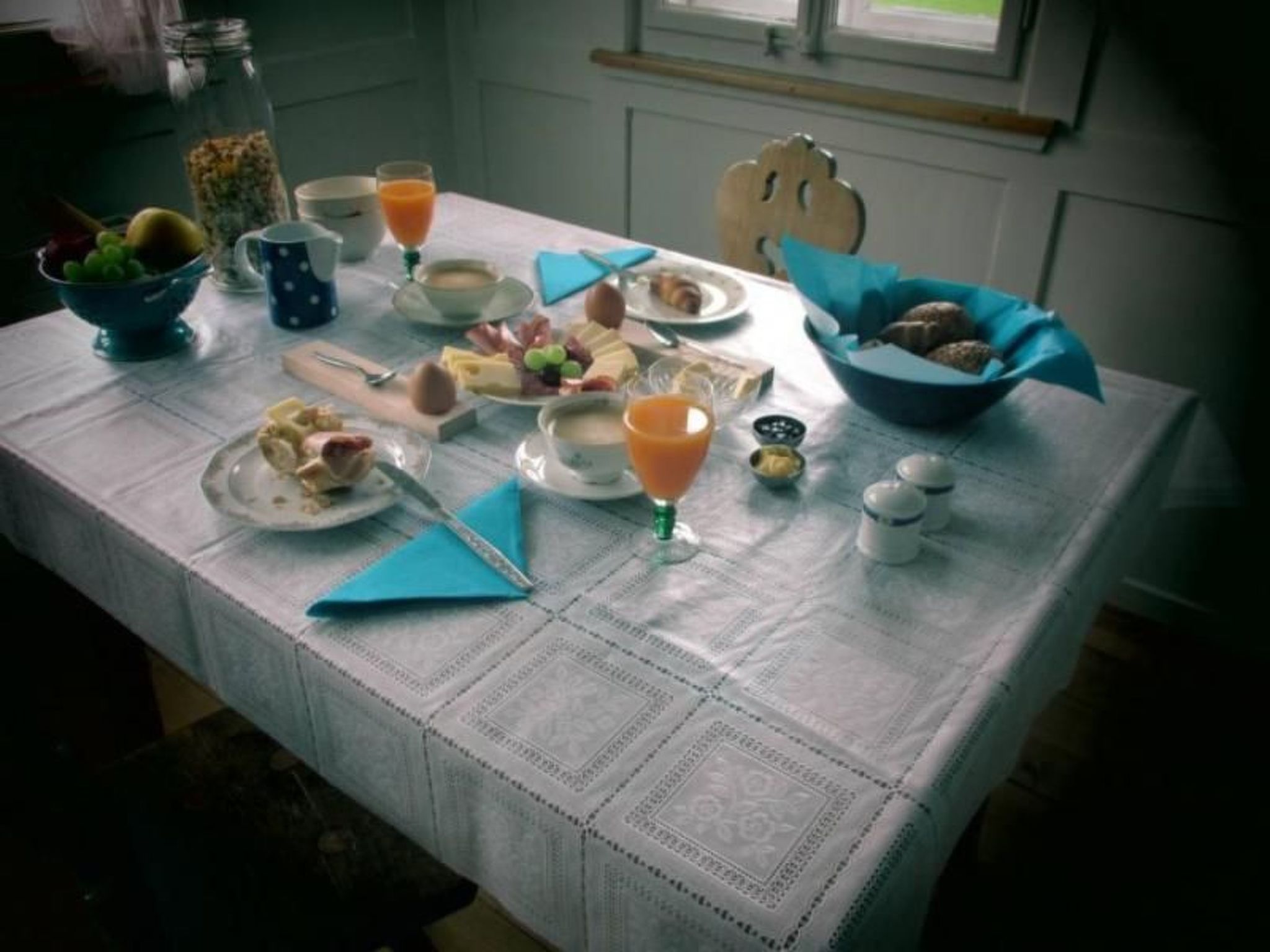 Verschlafen... in sanfte Hügel eingebettet.-Image-tags.info