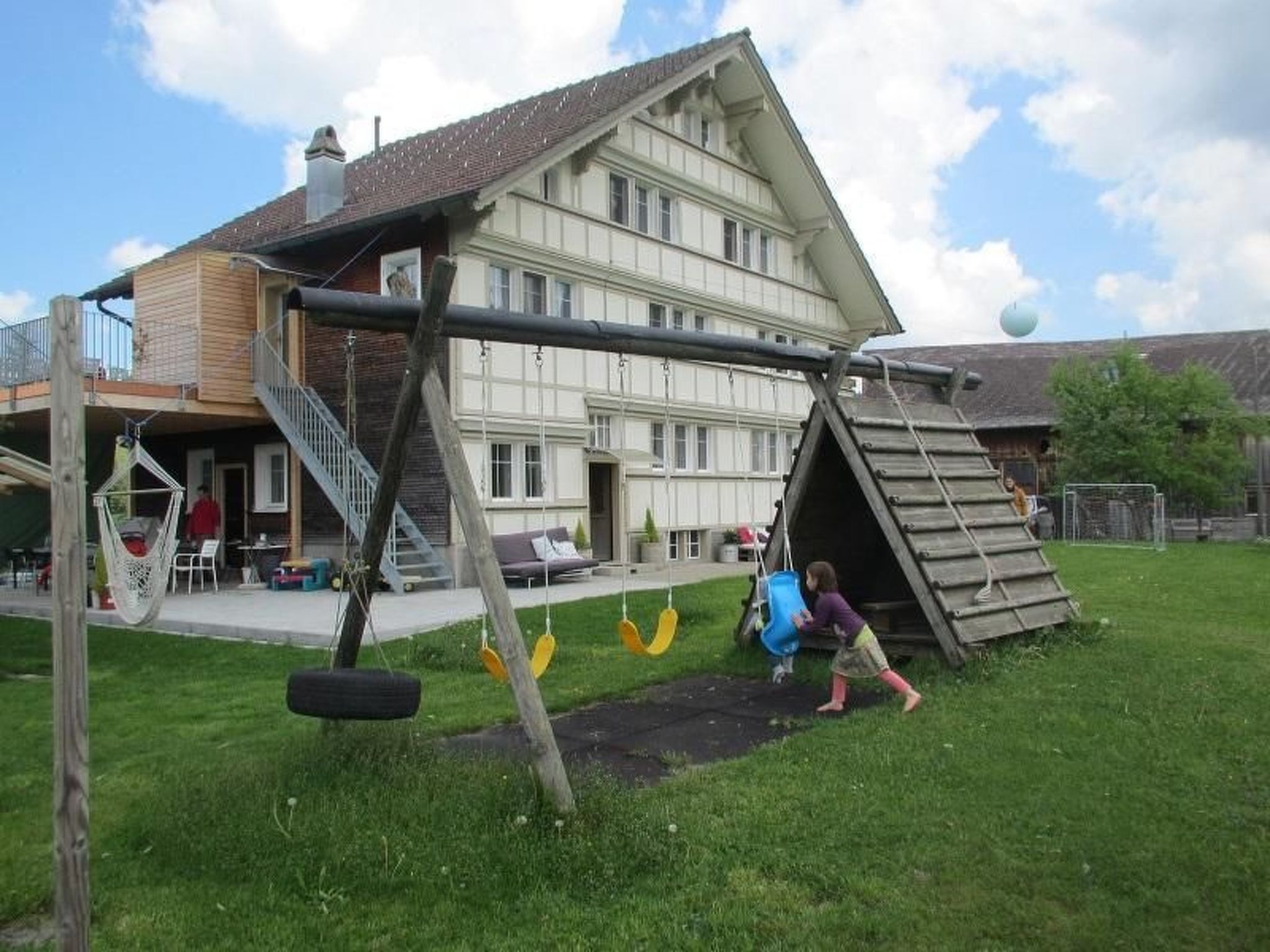 Verschlafen... in sanfte Hügel eingebettet.-Image-tags.info