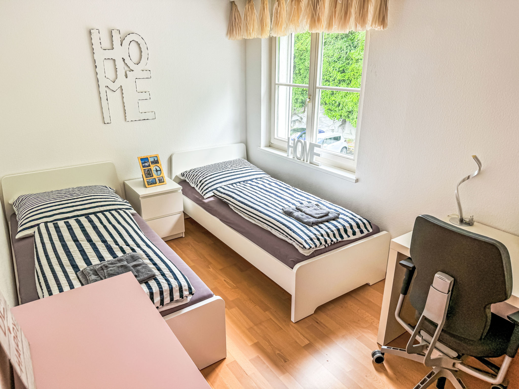 Home Away From Home - Dedans