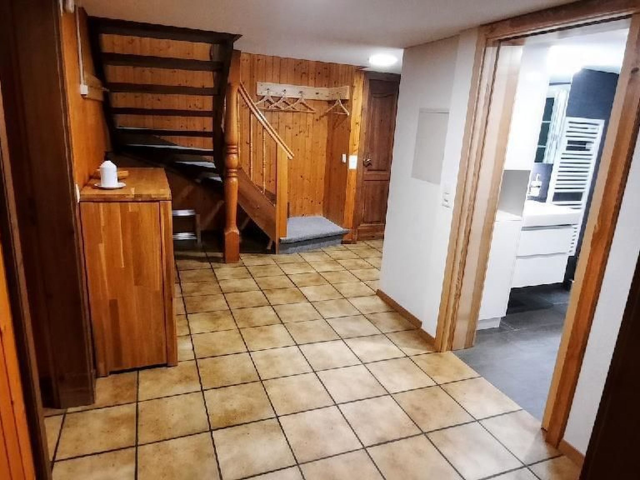 Gemütliche und geräumige Ferienwohnung-Drinnen