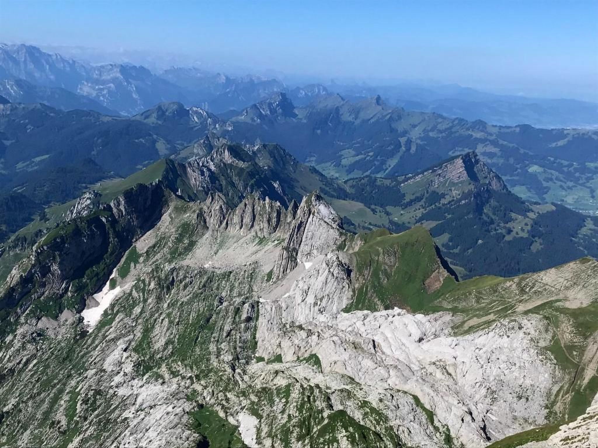 Gemütliche und geräumige Ferienwohnung-Draußen
