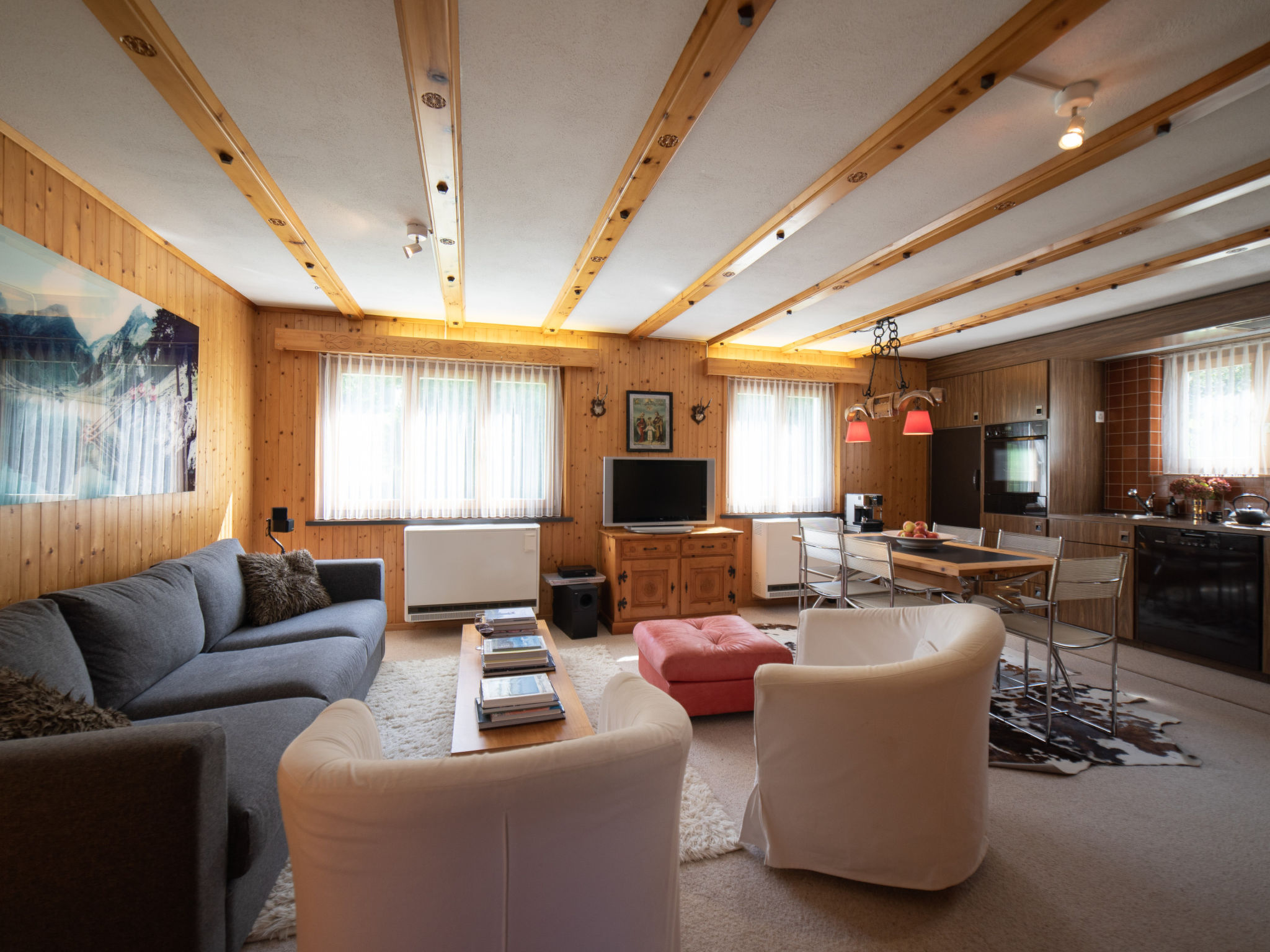  — Living Room (4 of 26)