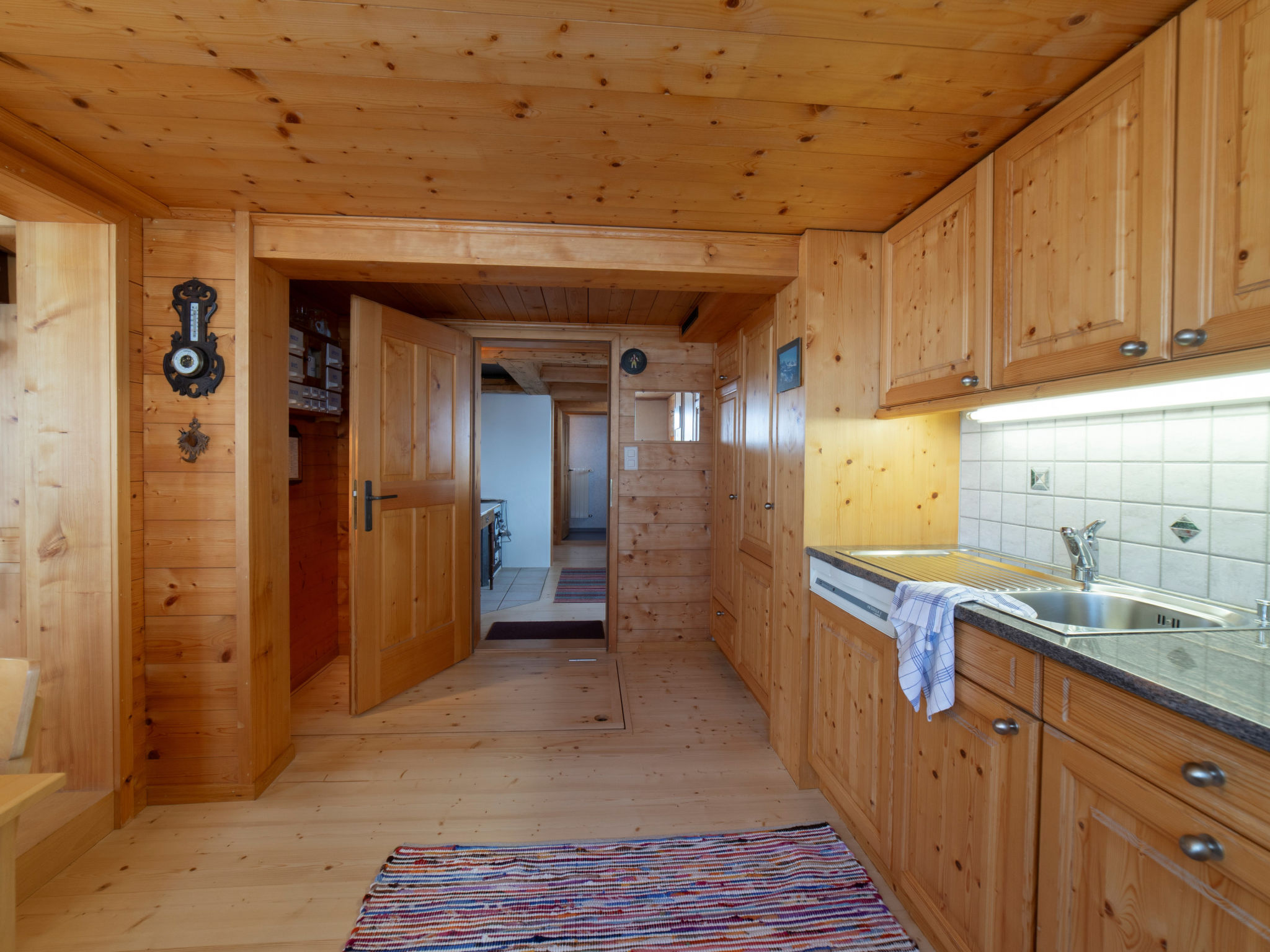Maison Nüssli – Cuisine et coin repas, photo 27 sur 28