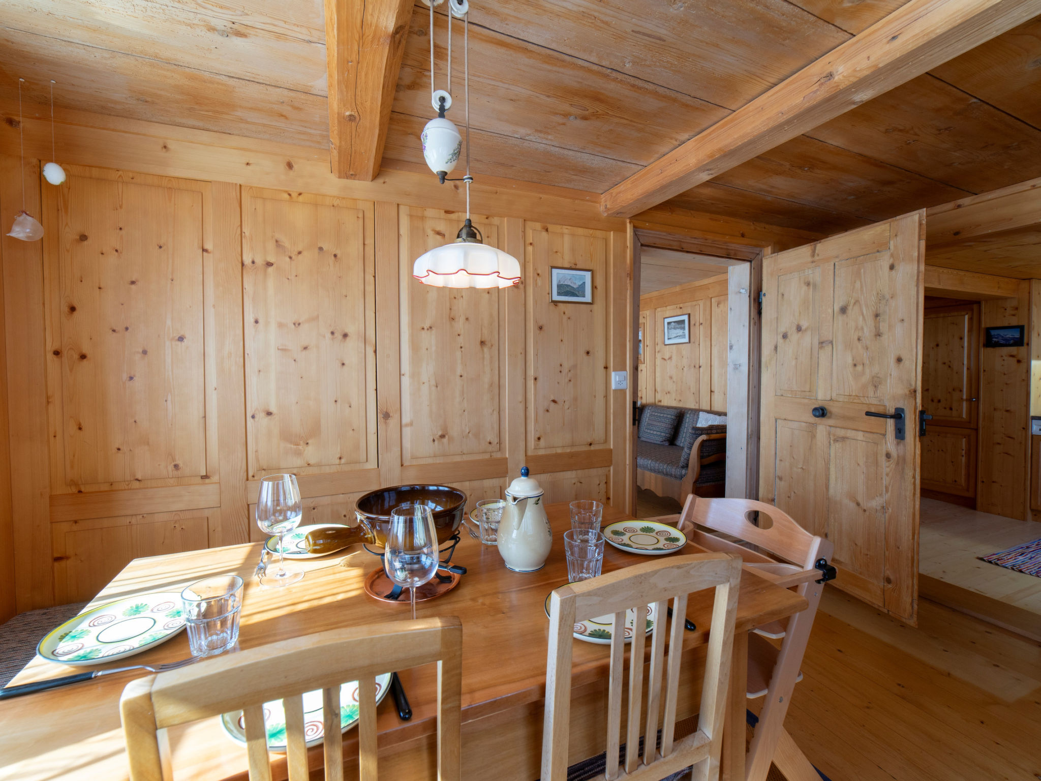 Maison Nüssli – Cuisine et coin repas, photo 23 sur 28