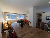 Ruim chalet in Wildhaus met uitzicht op de bergen, vlakbij de piste - thumbnail 2