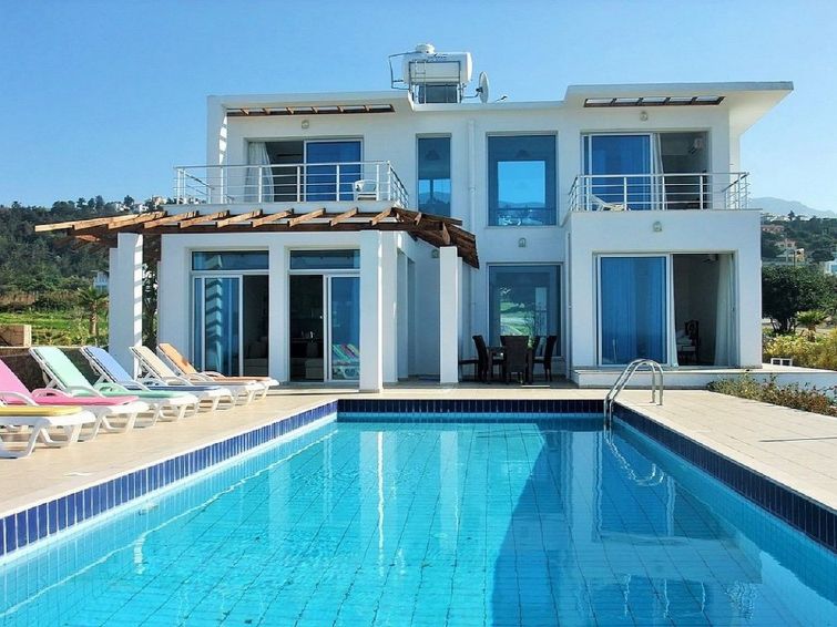 Ferienvilla Mit Infinity Pool - Girne