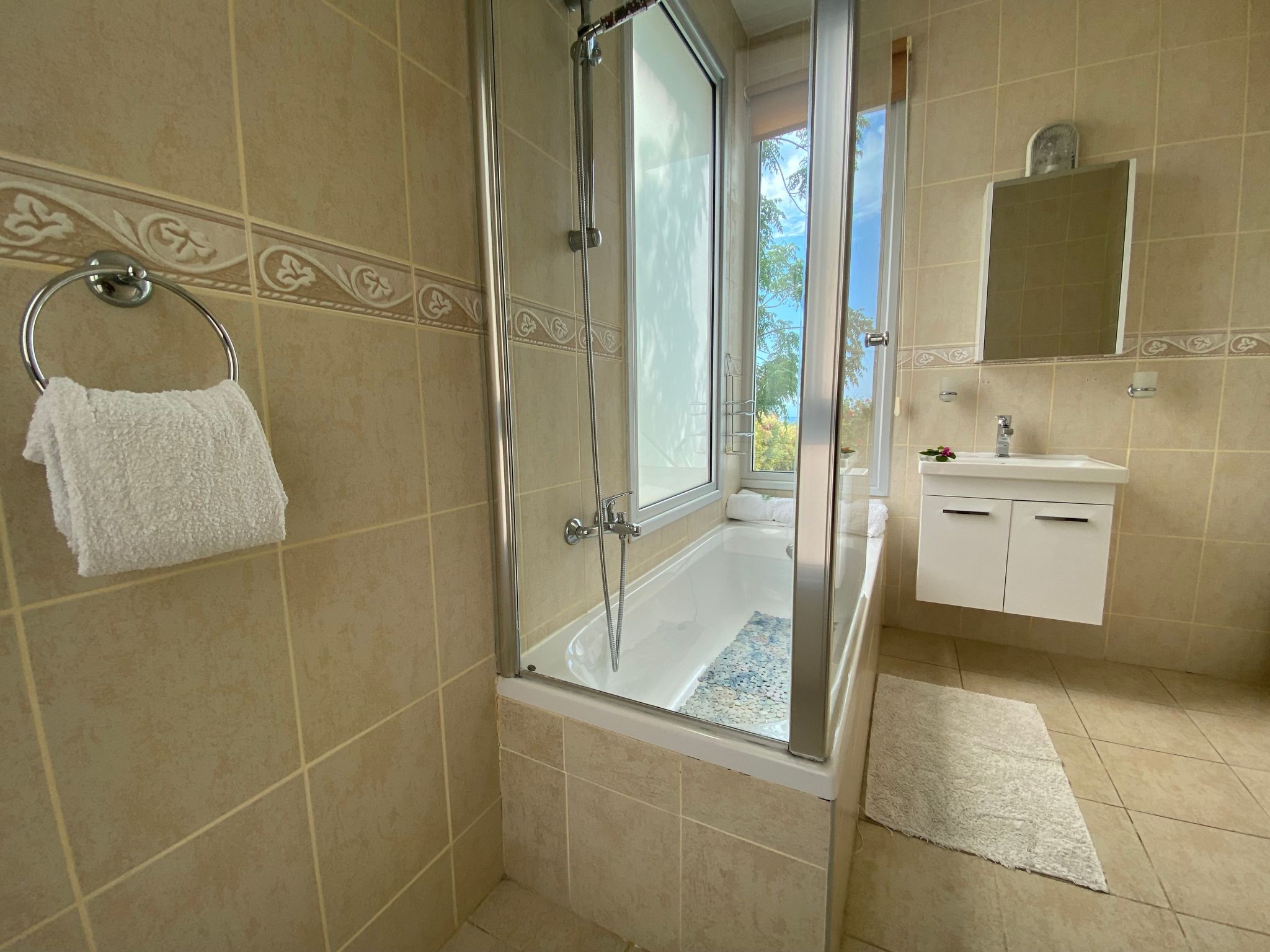 Stijlvolle villa met privé infinity pool vlakbij zee in Kyrenia - foto 36