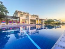 Villa Meerblick: Luxe Infinity-Pool & Zeezicht op 250m van de Kust - thumbnail 2