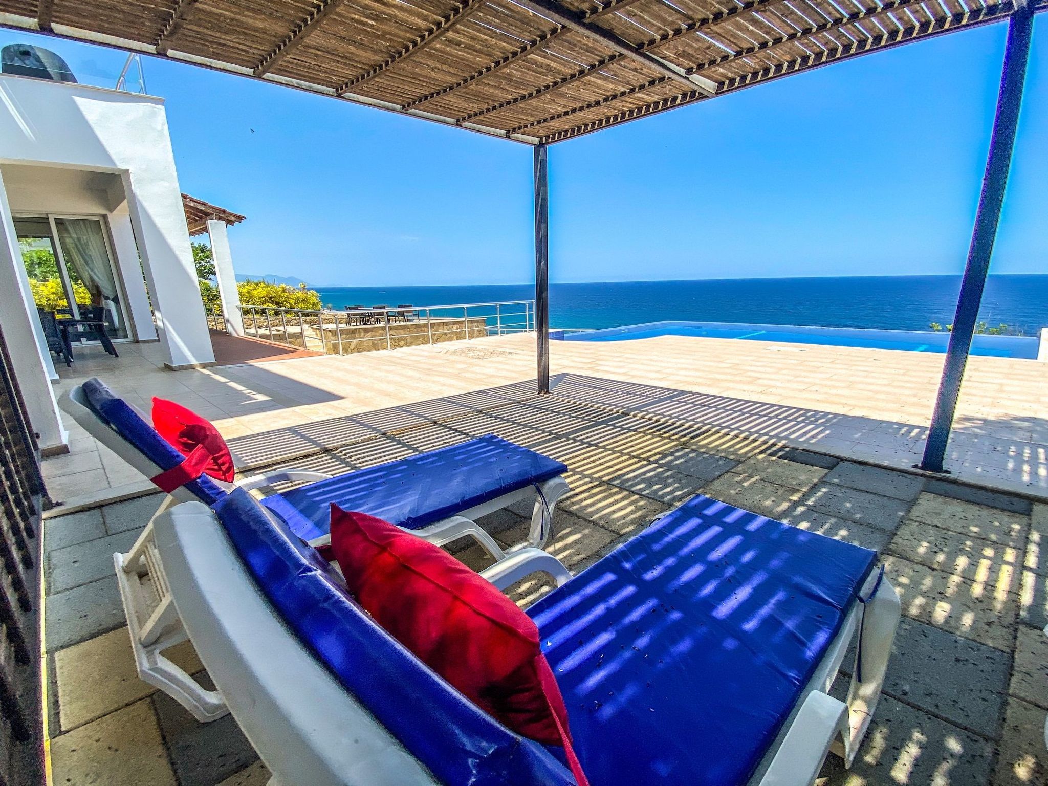 Villa Meerblick: Luxe Infinity-Pool & Zeezicht op 250m van de Kust - foto 31