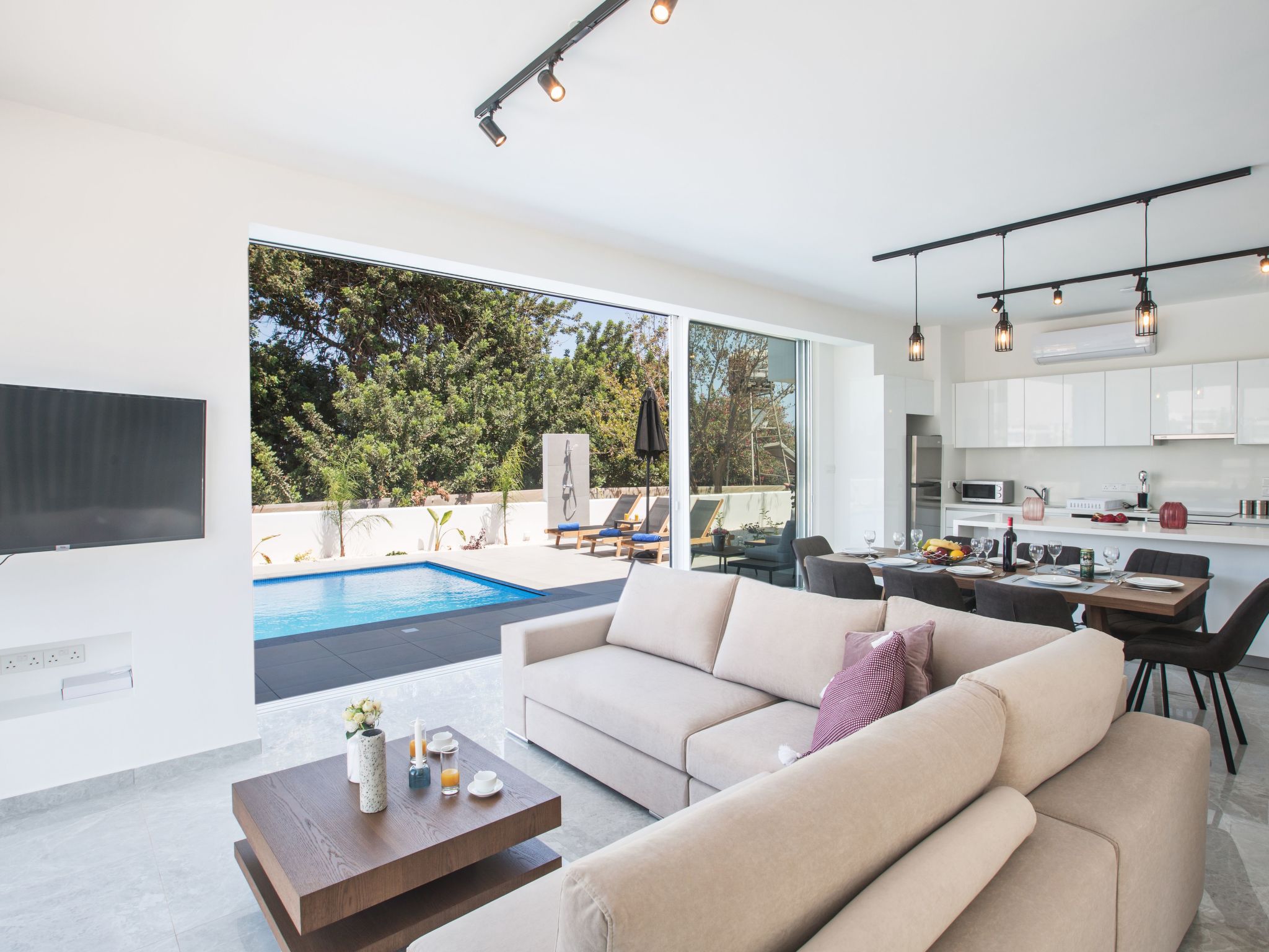 4-Schlafzimmer-Villa mit Pool im Zentrum von Protaras-Image-tags.info