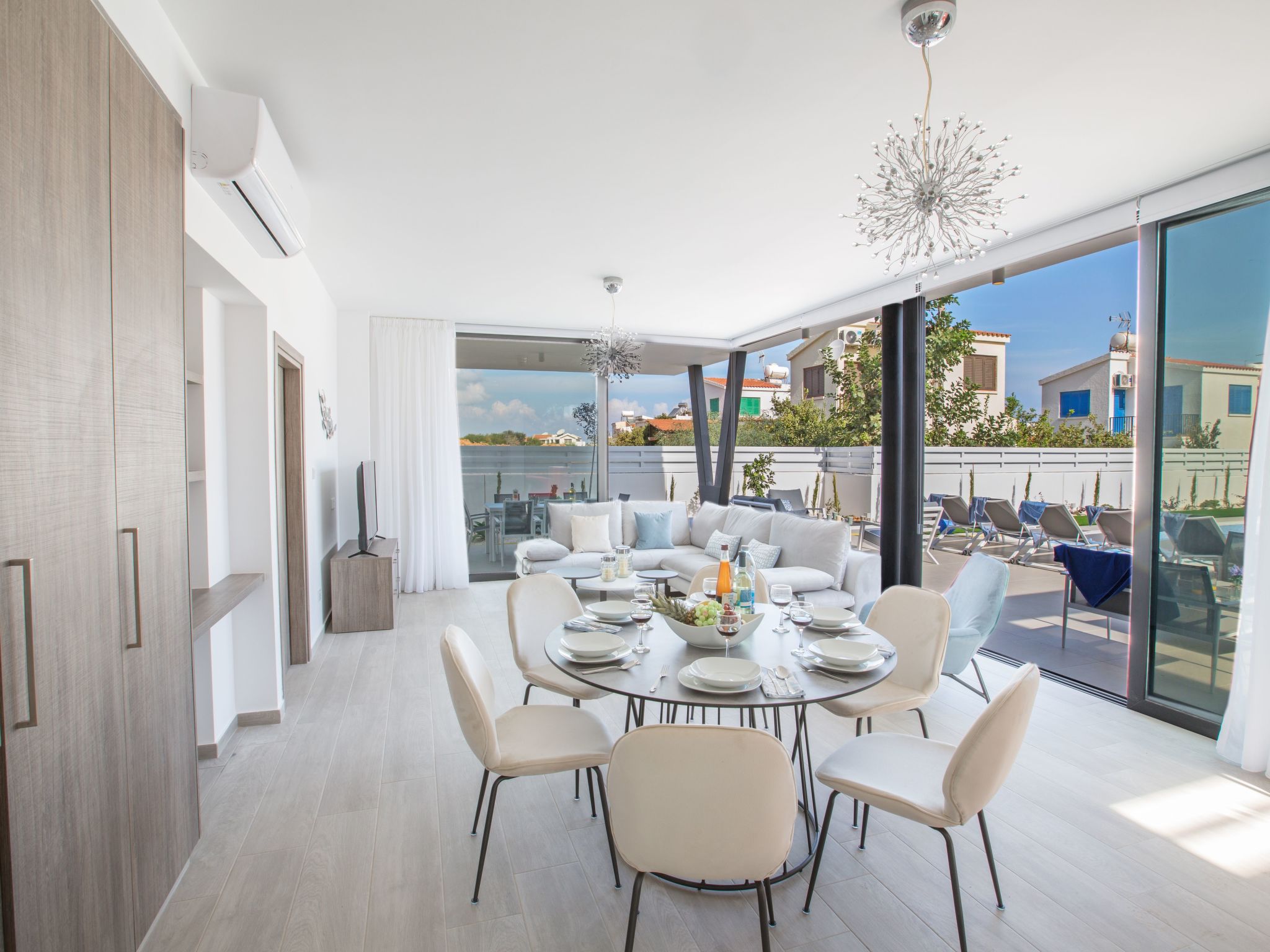 Neue, luxuriöse 3-Schlafzimmer-Villa in Protaras Zentrum-Image-tags.info