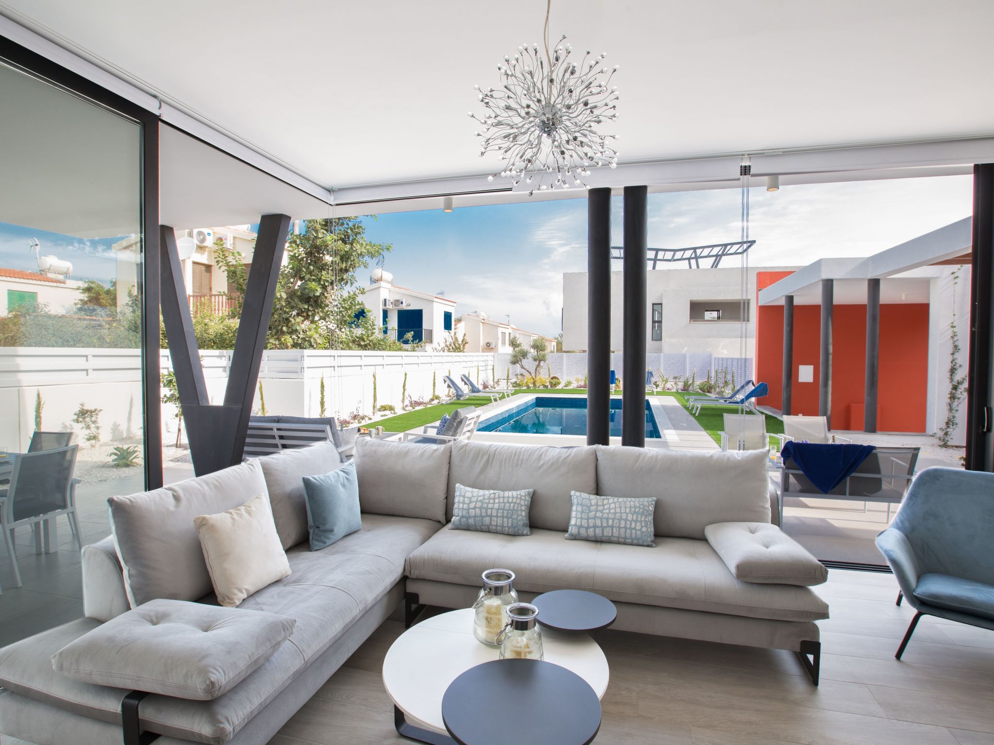 Neue, luxuriöse 3-Schlafzimmer-Villa in Protaras Zentrum-Image-tags.info