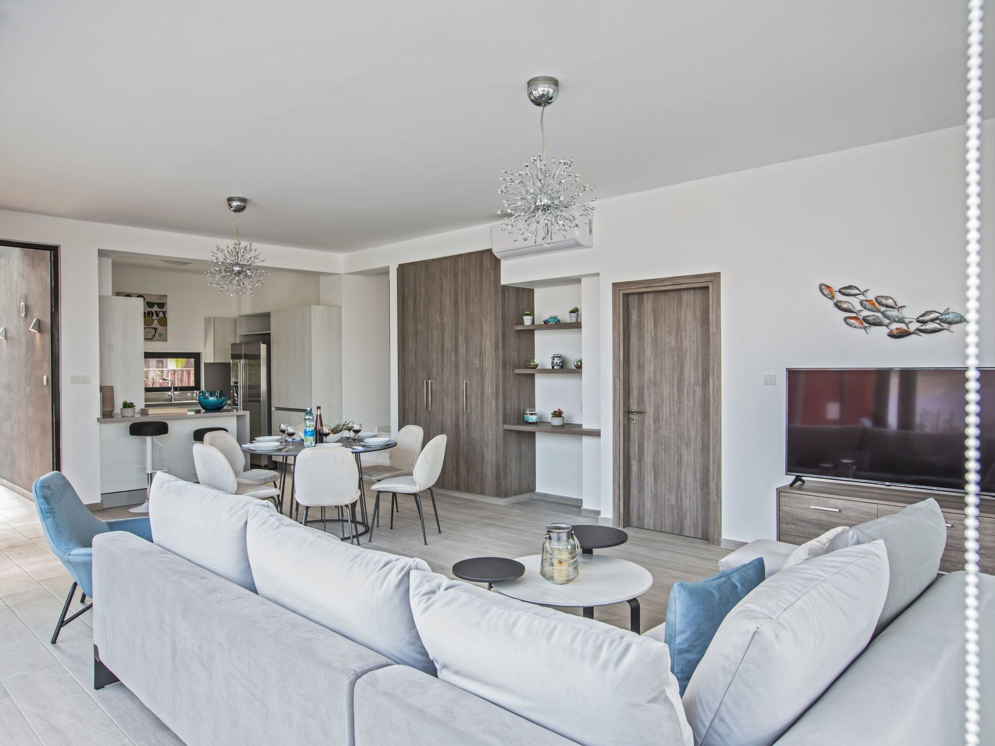 Neue, luxuriöse 3-Schlafzimmer-Villa in Protaras Zentrum-Image-tags.info