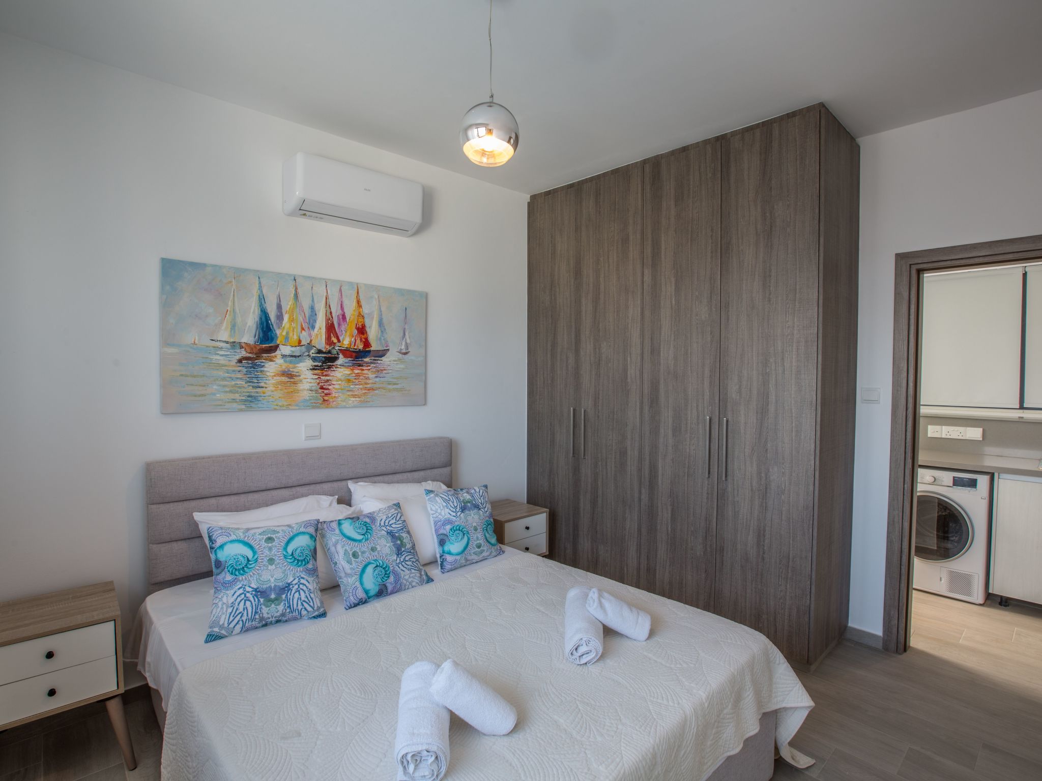 Neue, luxuriöse 3-Schlafzimmer-Villa in Protaras Zentrum-Image-tags.info