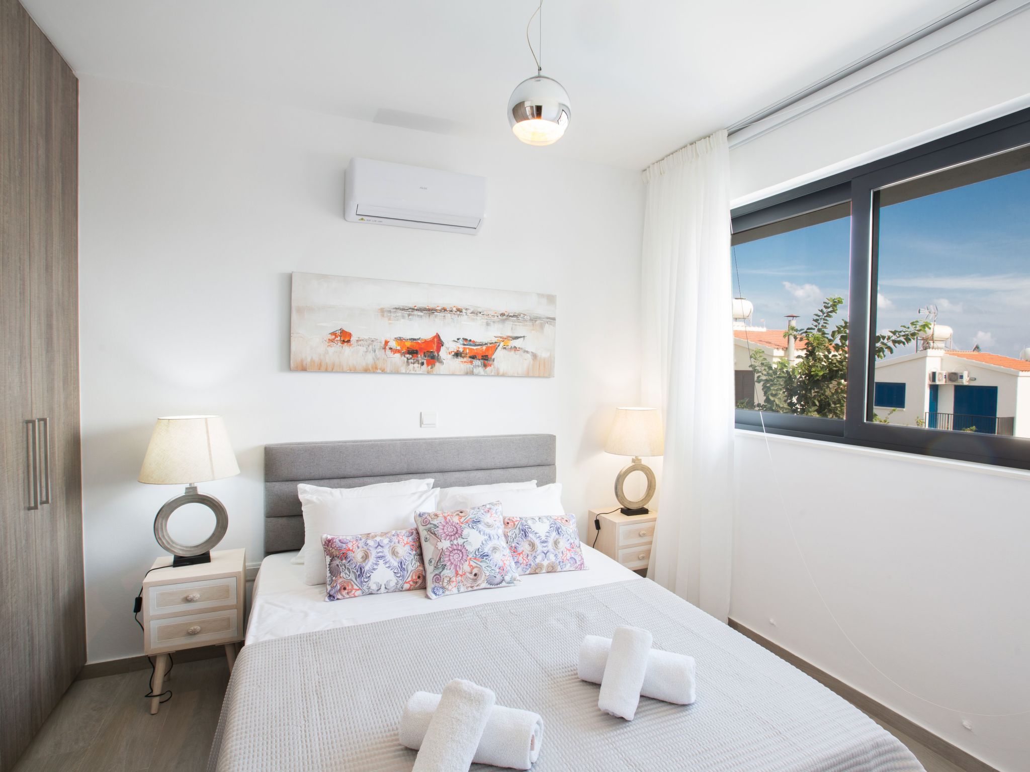 Neue, luxuriöse 3-Schlafzimmer-Villa in Protaras Zentrum-Image-tags.info