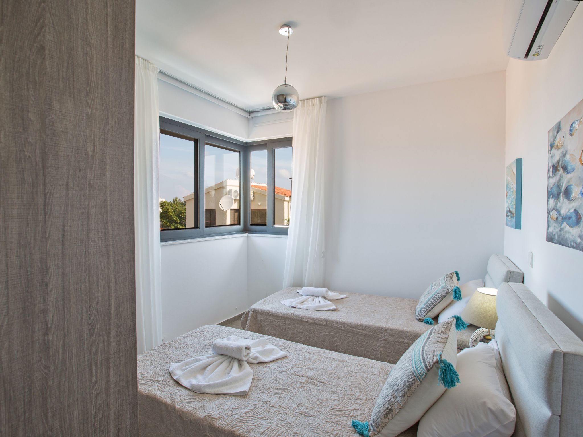 Neue, luxuriöse 3-Schlafzimmer-Villa in Protaras Zentrum-Image-tags.info