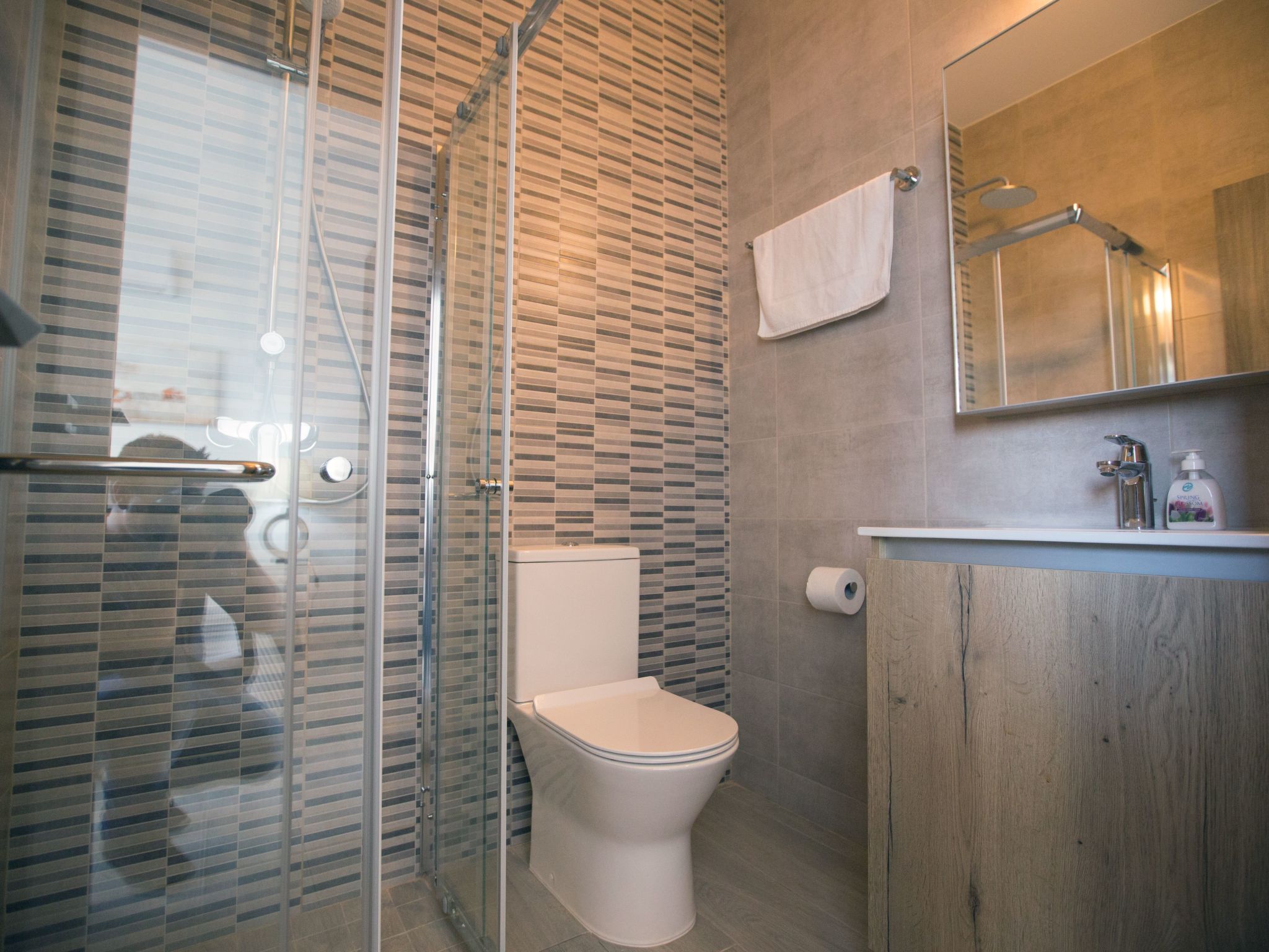 Neue, luxuriöse 3-Schlafzimmer-Villa in Protaras Zentrum-Image-tags.info