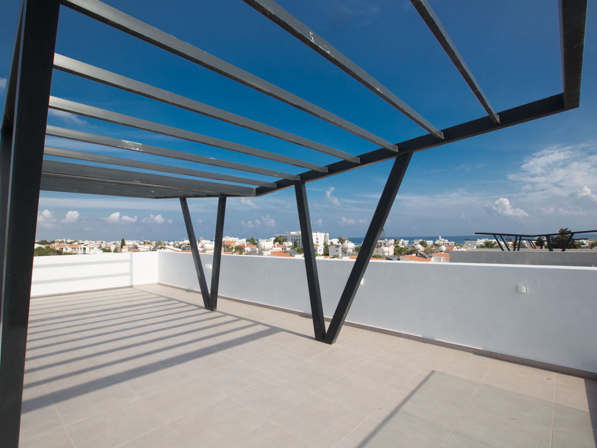 Neue, luxuriöse 3-Schlafzimmer-Villa in Protaras Zentrum-Image-tags.info