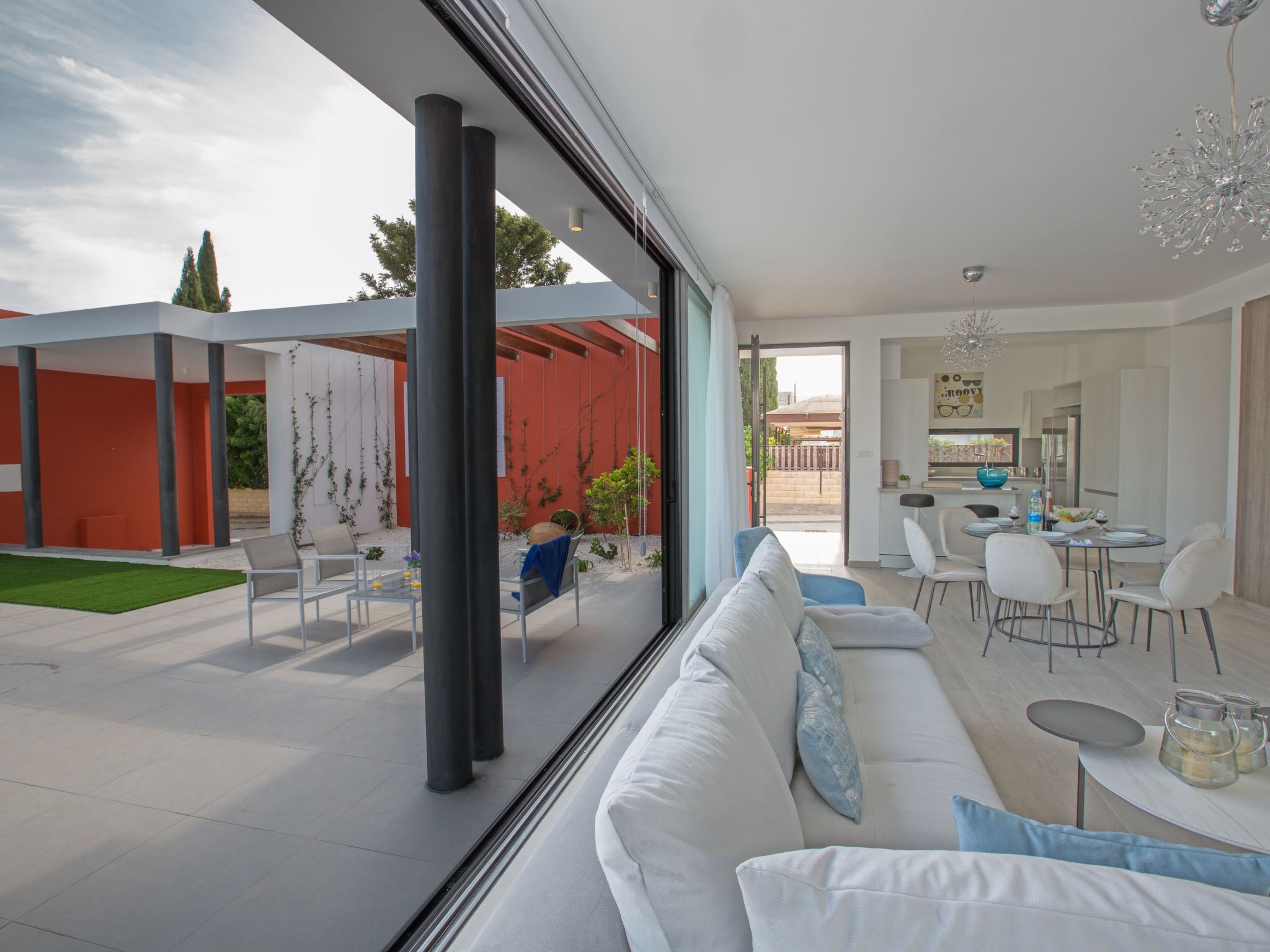 Neue, luxuriöse 3-Schlafzimmer-Villa in Protaras Zentrum-Image-tags.info