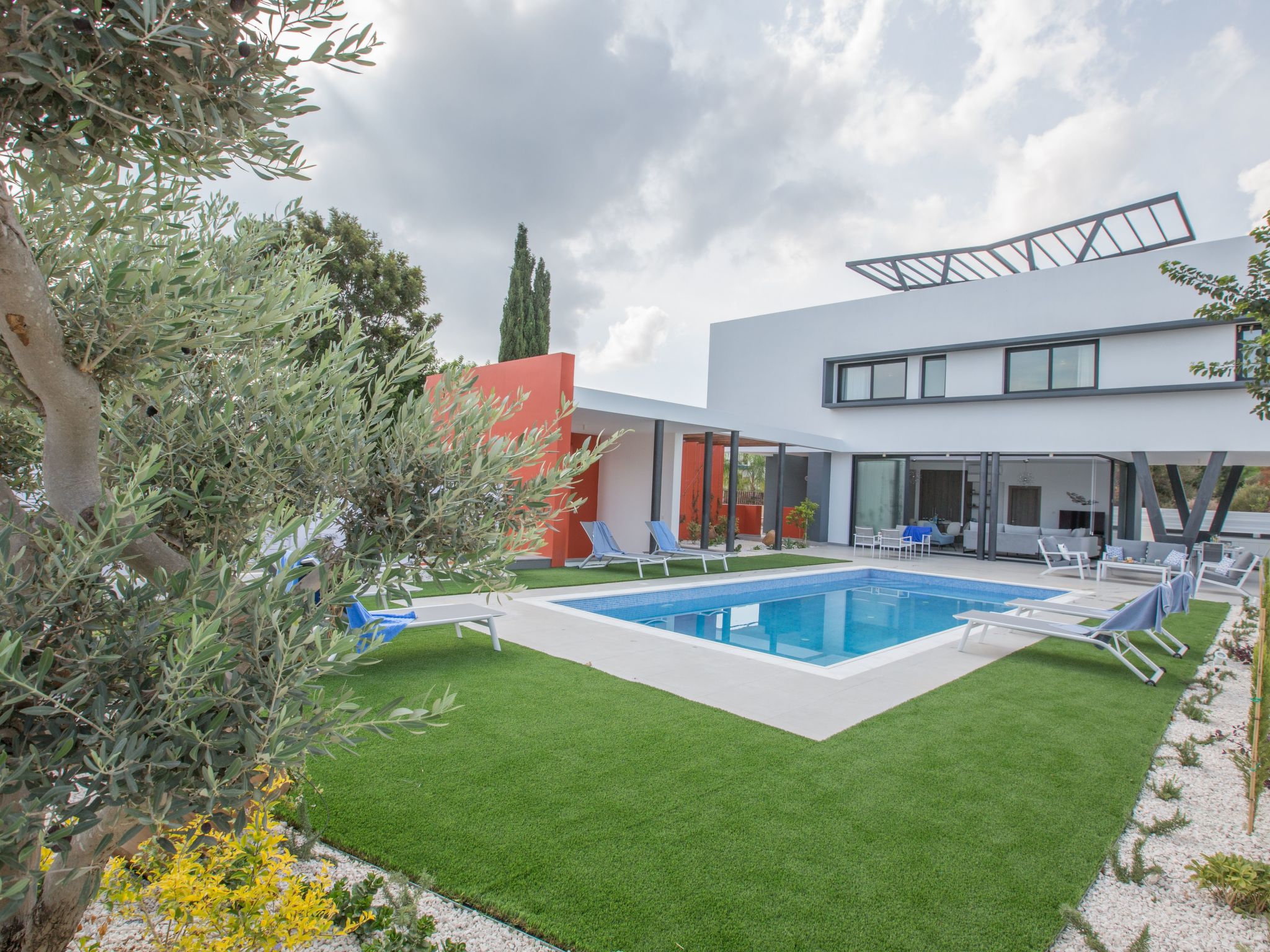 Neue, luxuriöse 3-Schlafzimmer-Villa in Protaras Zentrum-Image-tags.info