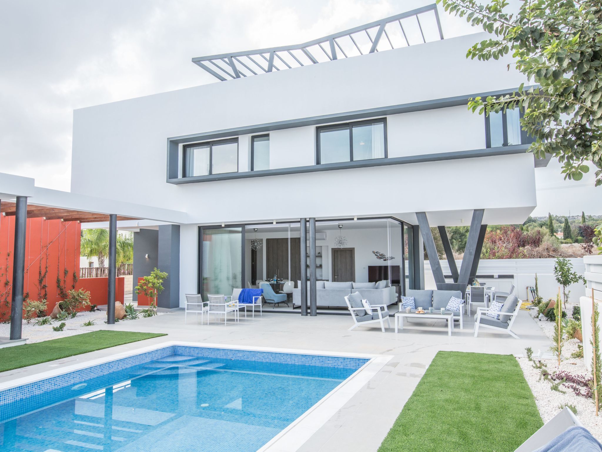 Neue, luxuriöse 3-Schlafzimmer-Villa in Protaras Zentrum-Image-tags.info