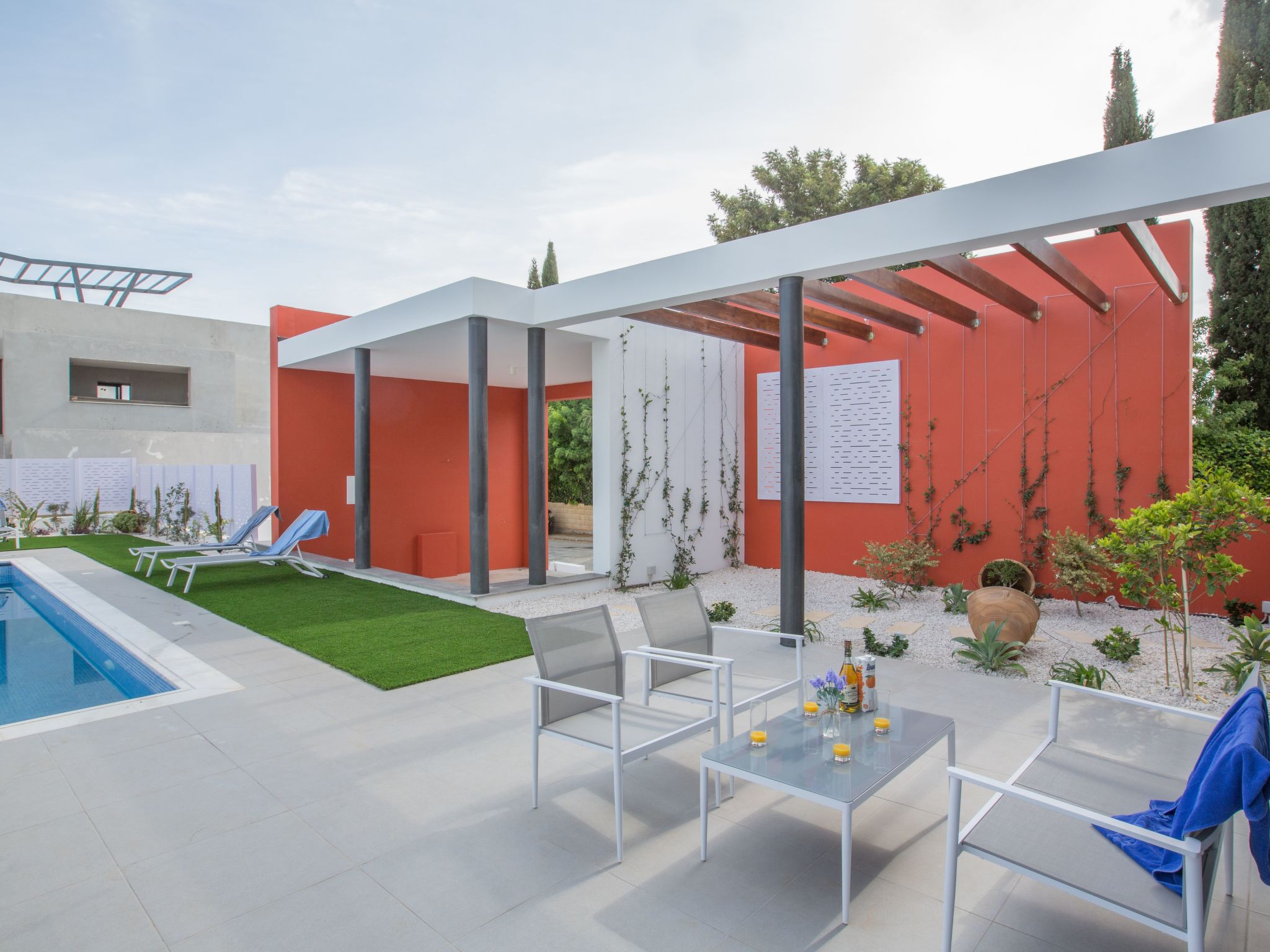 Neue, luxuriöse 3-Schlafzimmer-Villa in Protaras Zentrum-Image-tags.info